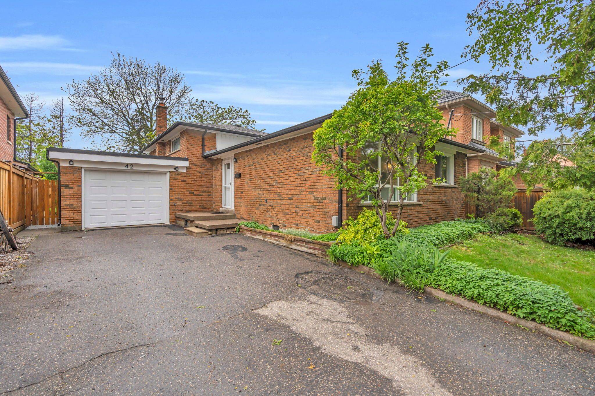 Toronto E10, ON M1C 1M3,42 Scarboro AVE