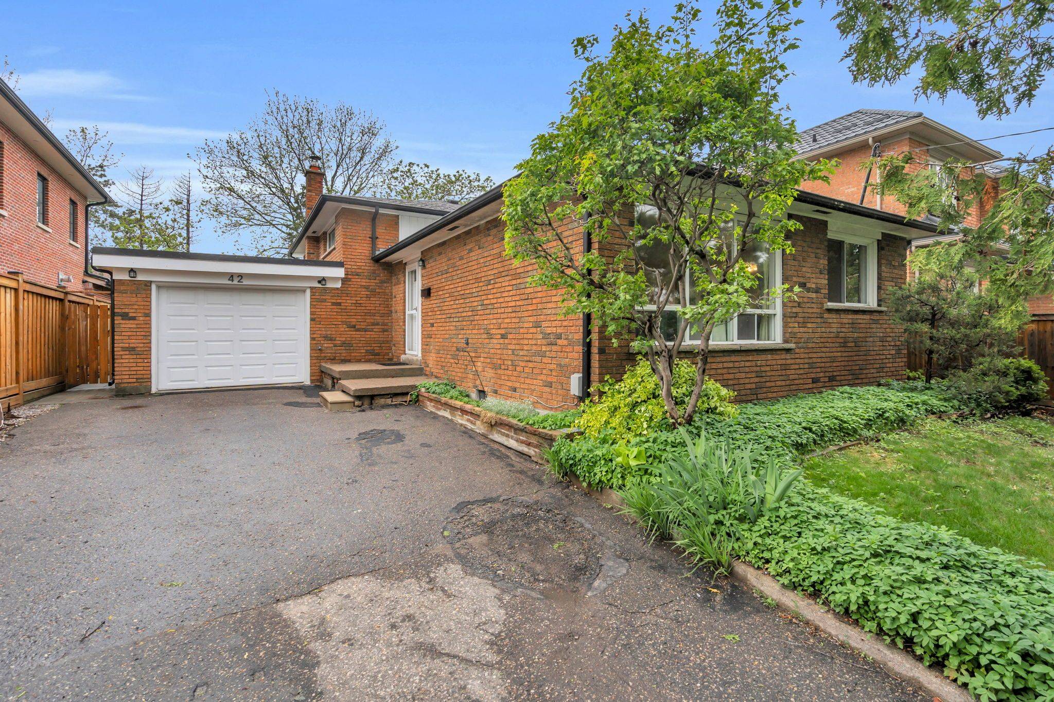 Toronto E10, ON M1C 1M3,42 Scarboro AVE