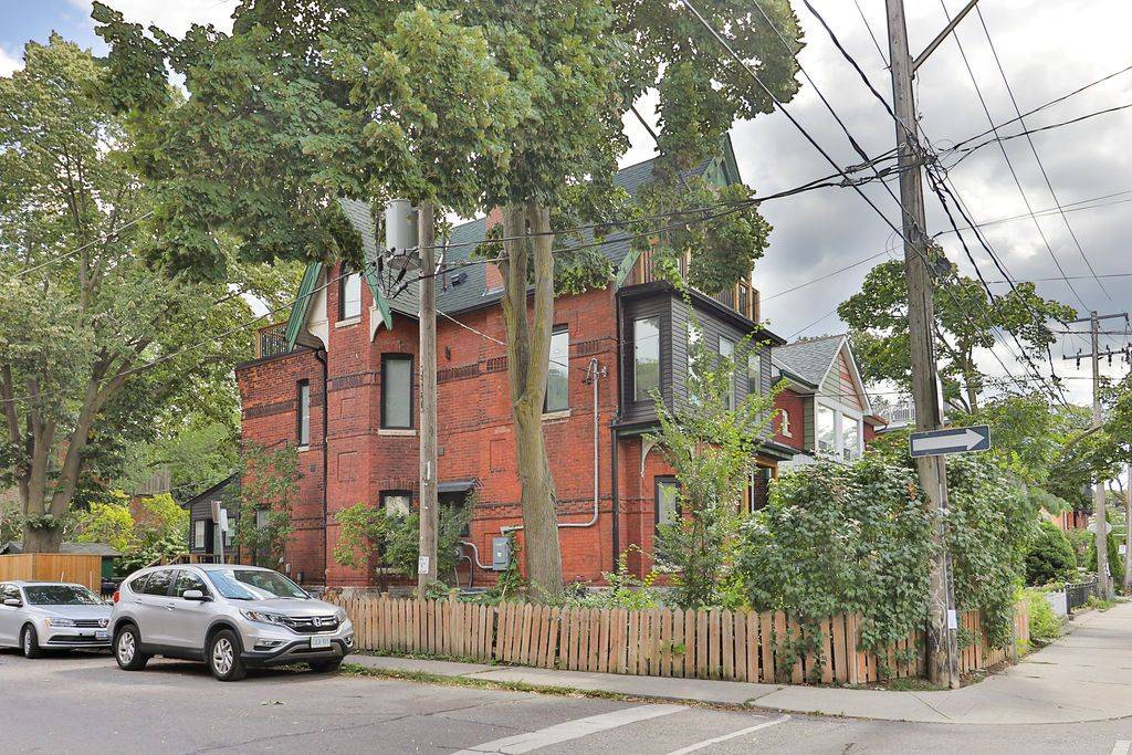 Toronto W01, ON M6K 2K9,45 Brock AVE