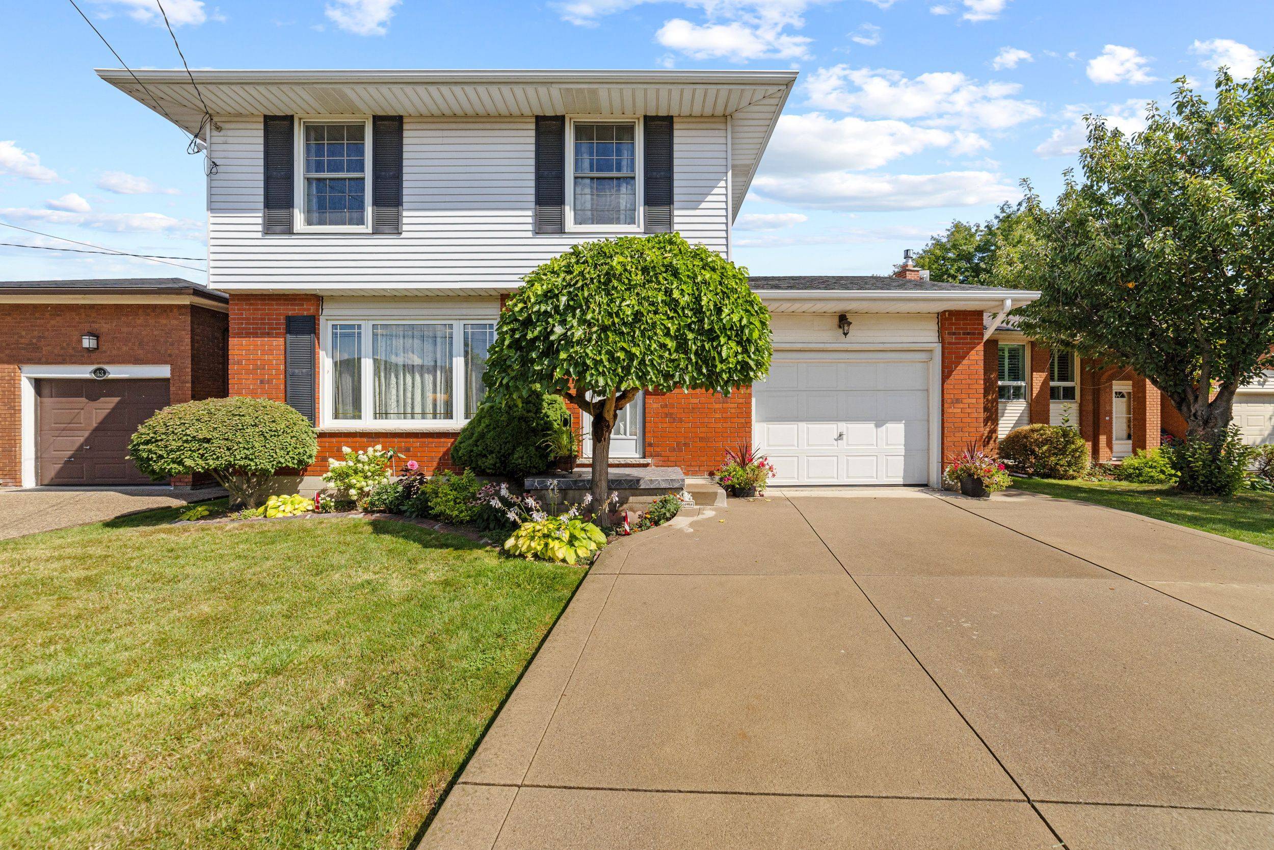 Hamilton, ON L8W 1S7,47 Leaway AVE