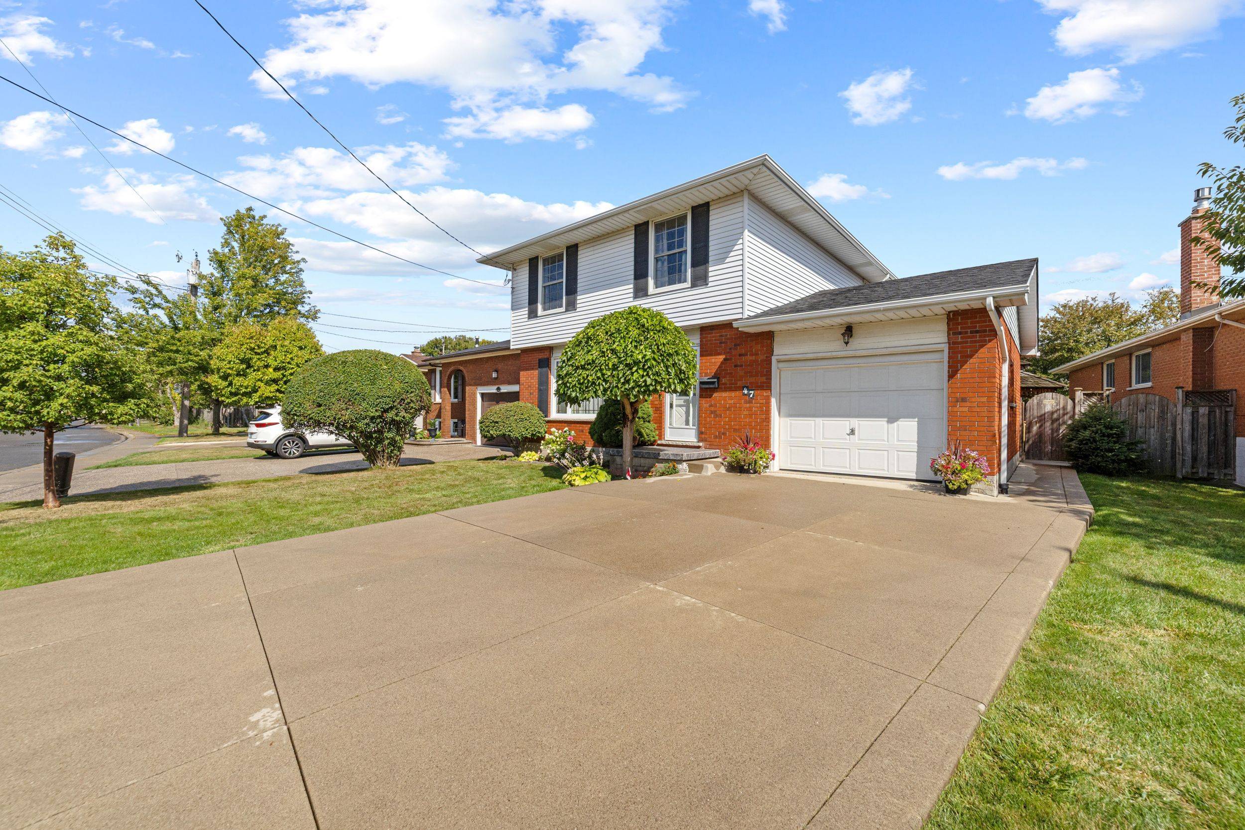 Hamilton, ON L8W 1S7,47 Leaway AVE