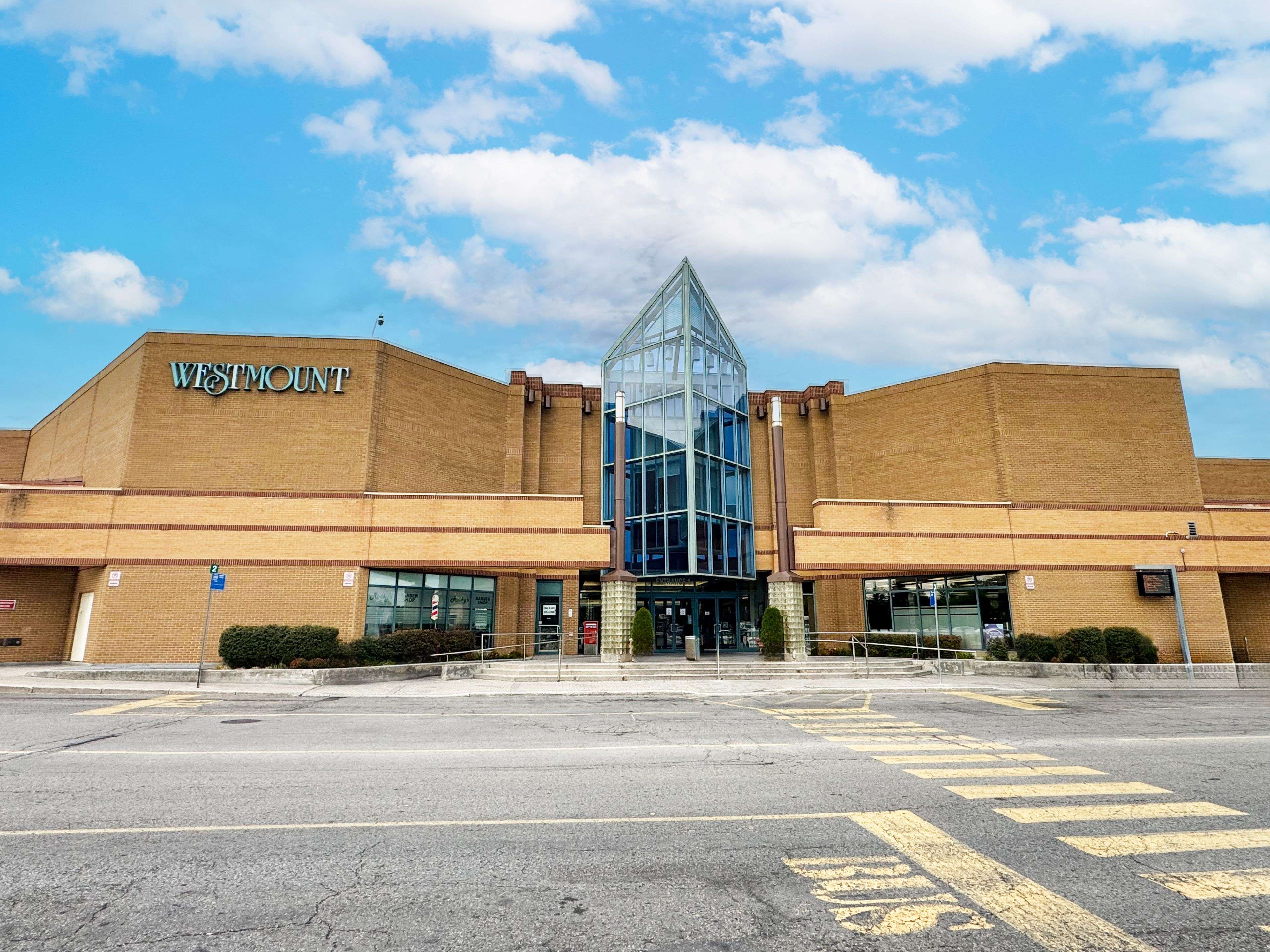 London South, ON N6K 1M6,785 Wonderland RD S #Unit B09-B11