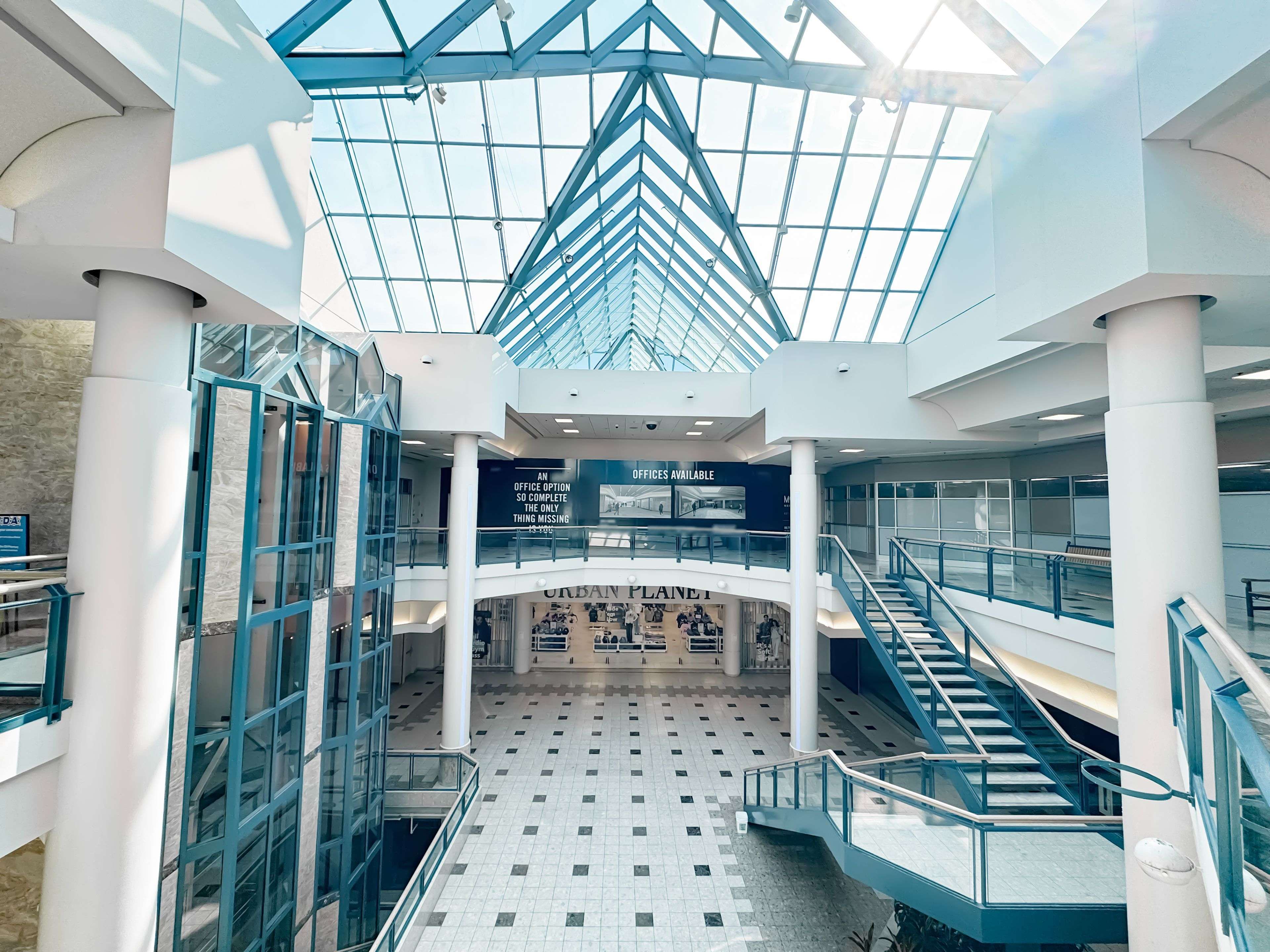 London South, ON N6K 1M6,785 Wonderland RD S #Unit B09-B11