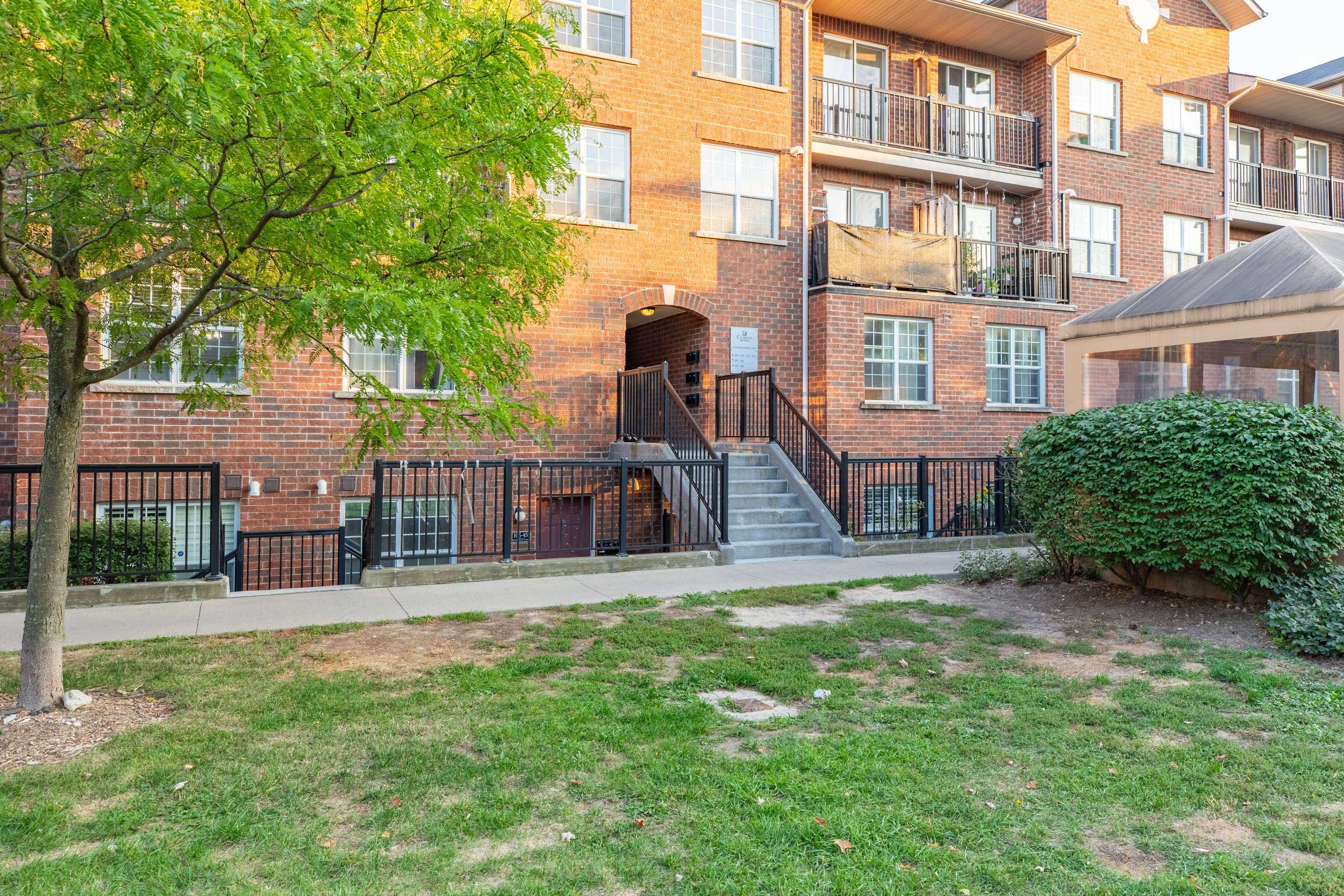 Toronto E04, ON M1L 0E5,45 Strangford LN #309