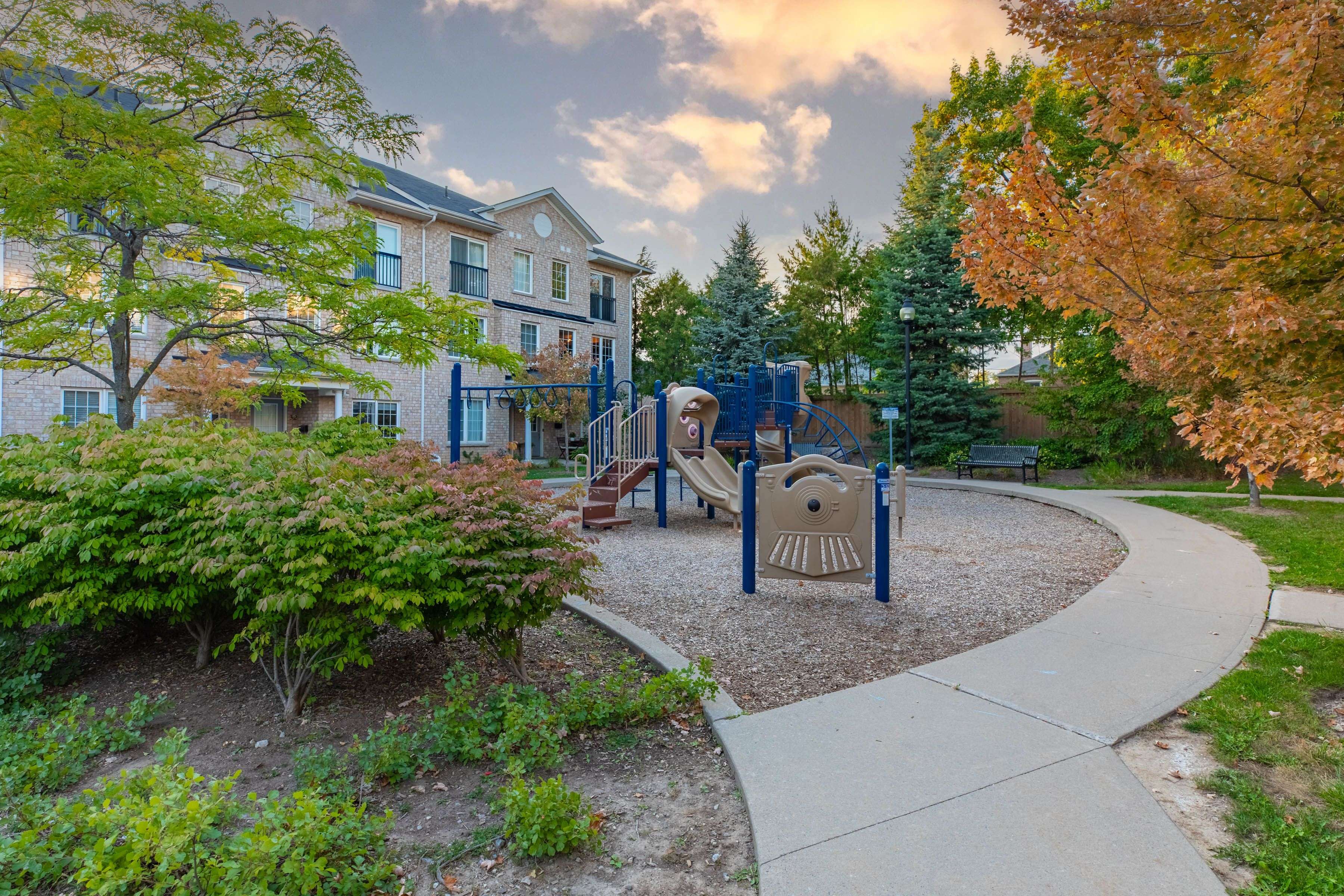 Toronto E04, ON M1L 0E5,45 Strangford LN #309