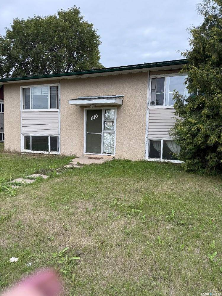 Prince Albert, SK S6V 1X9,616 28th STREET E