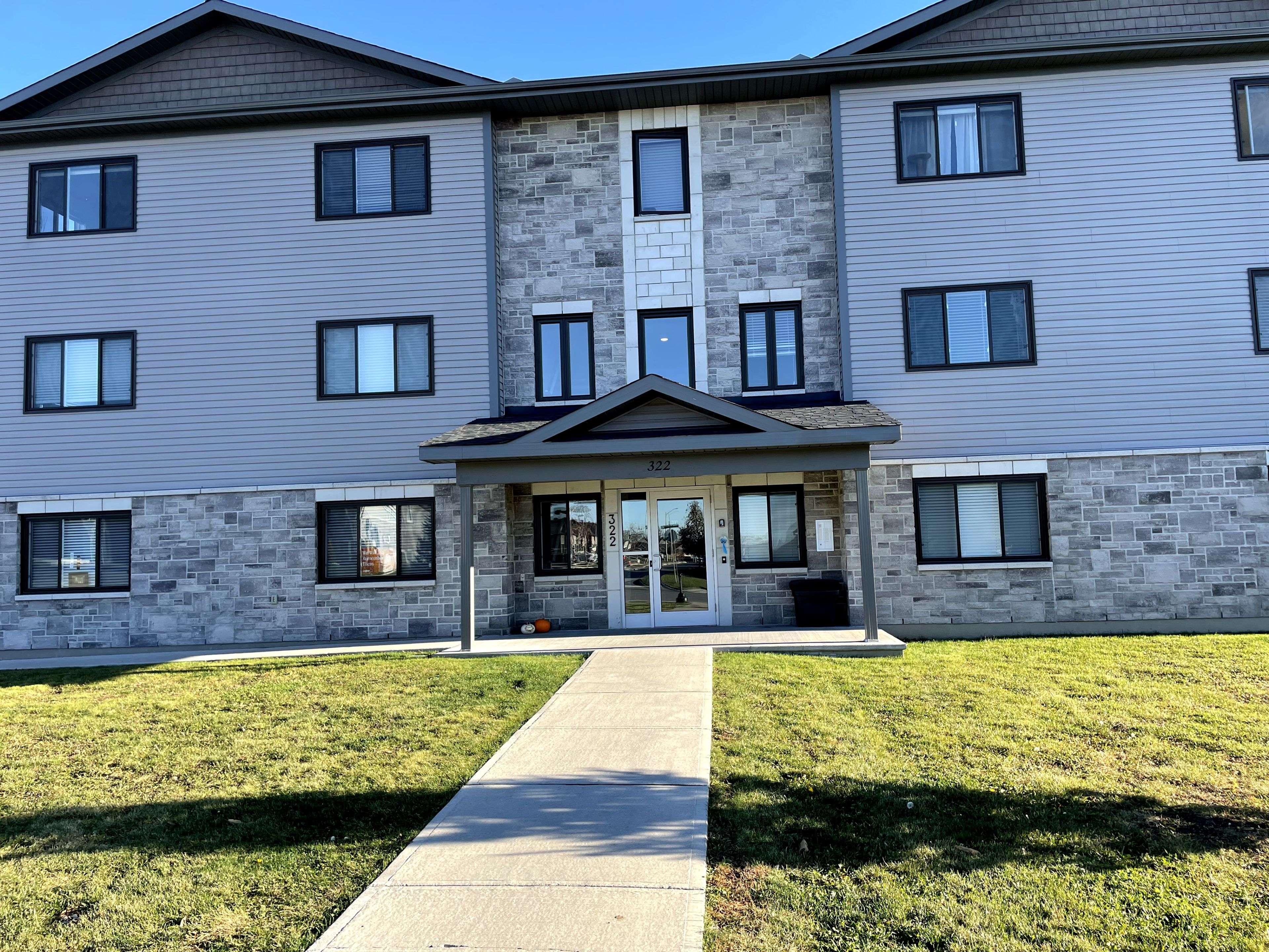 Mississippi Mills, ON K0A 1A0,322 Honeyborne ST S