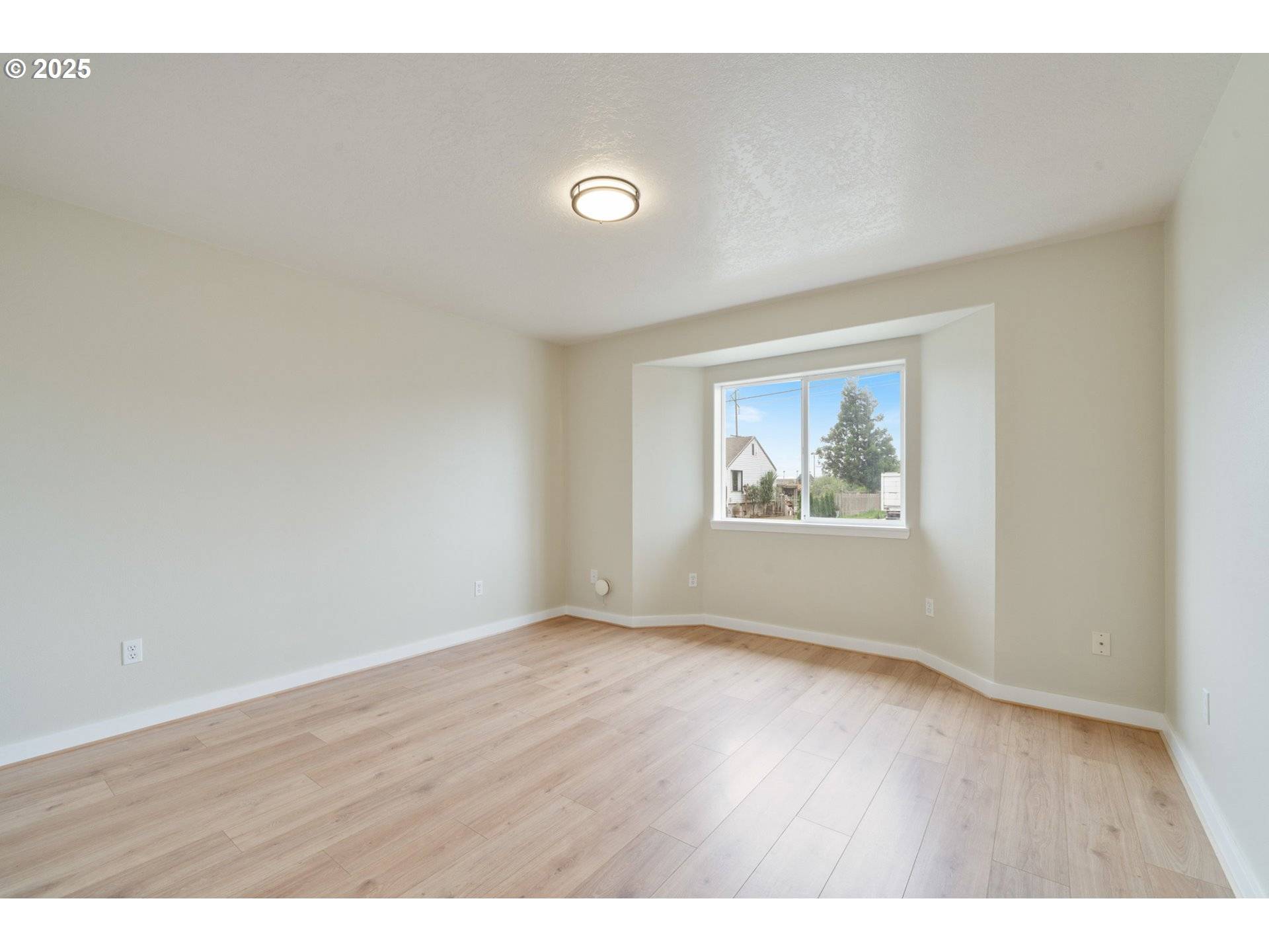 Tillamook, OR 97141,903 EVERGREEN DR