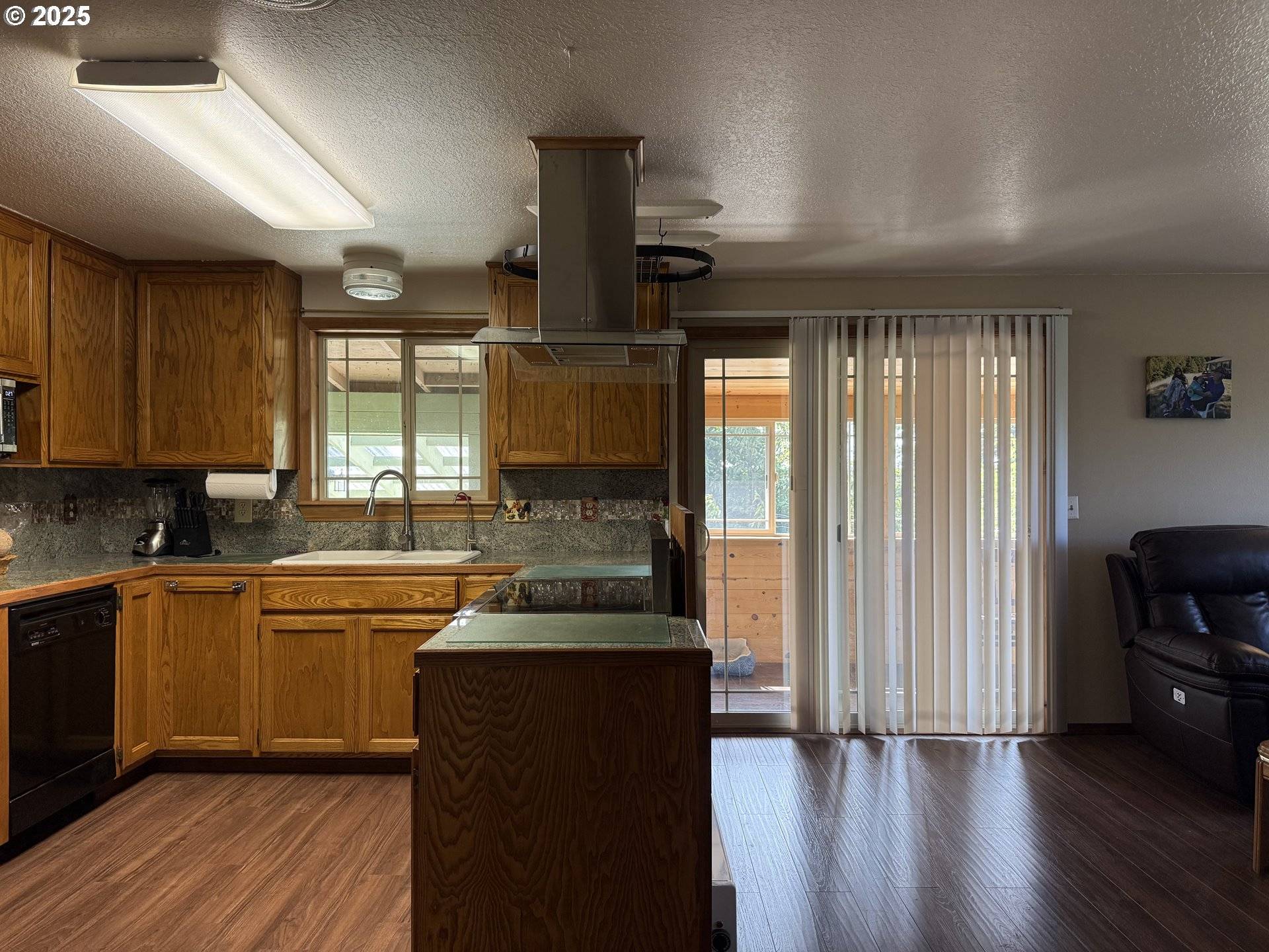 Coos Bay, OR 97420,715 JACKSON AVE