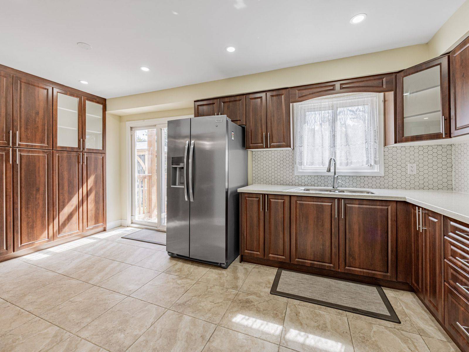 Vaughan, ON L4K 1H1,65 Bob O'link AVE