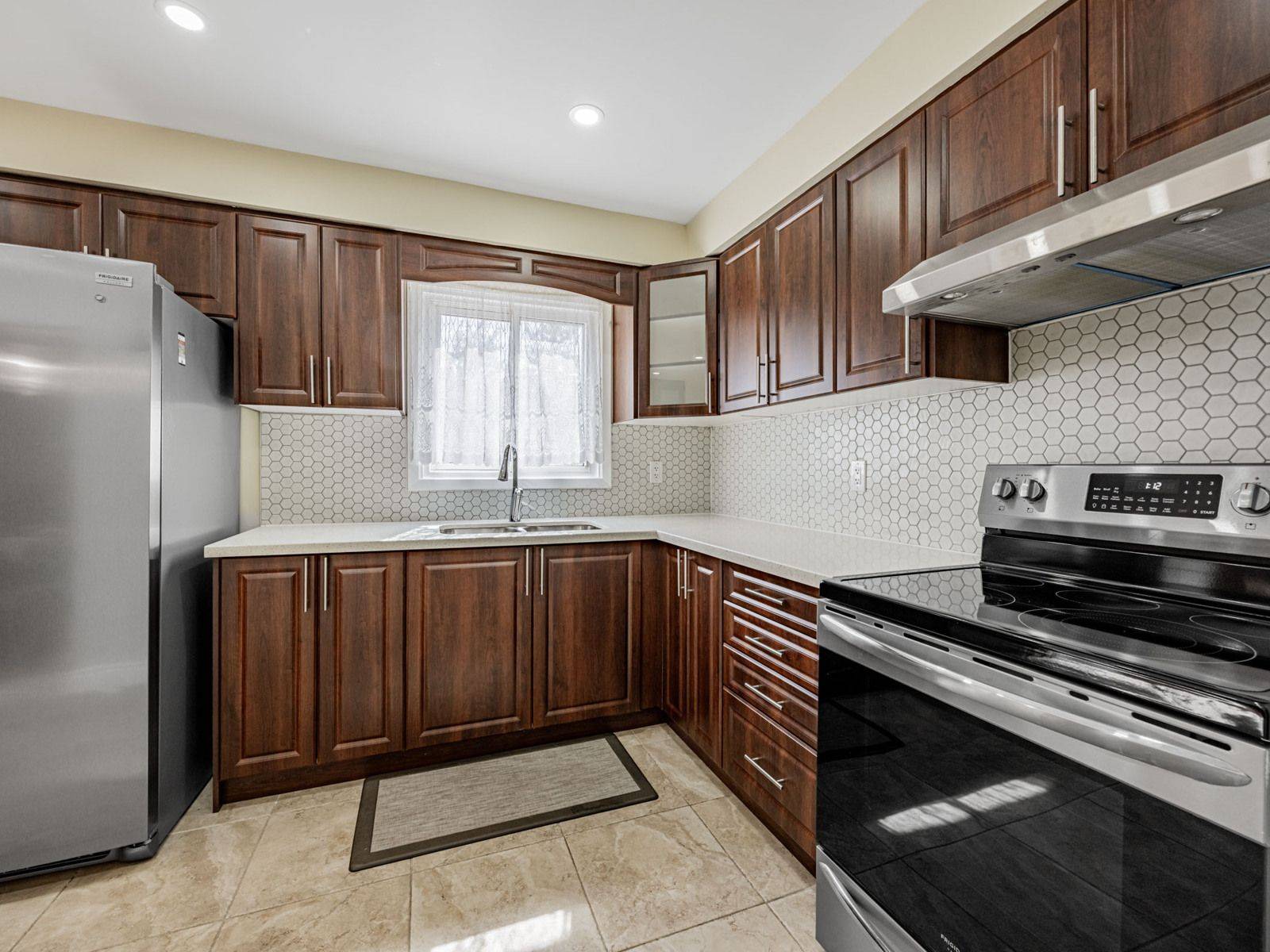 Vaughan, ON L4K 1H1,65 Bob O'link AVE