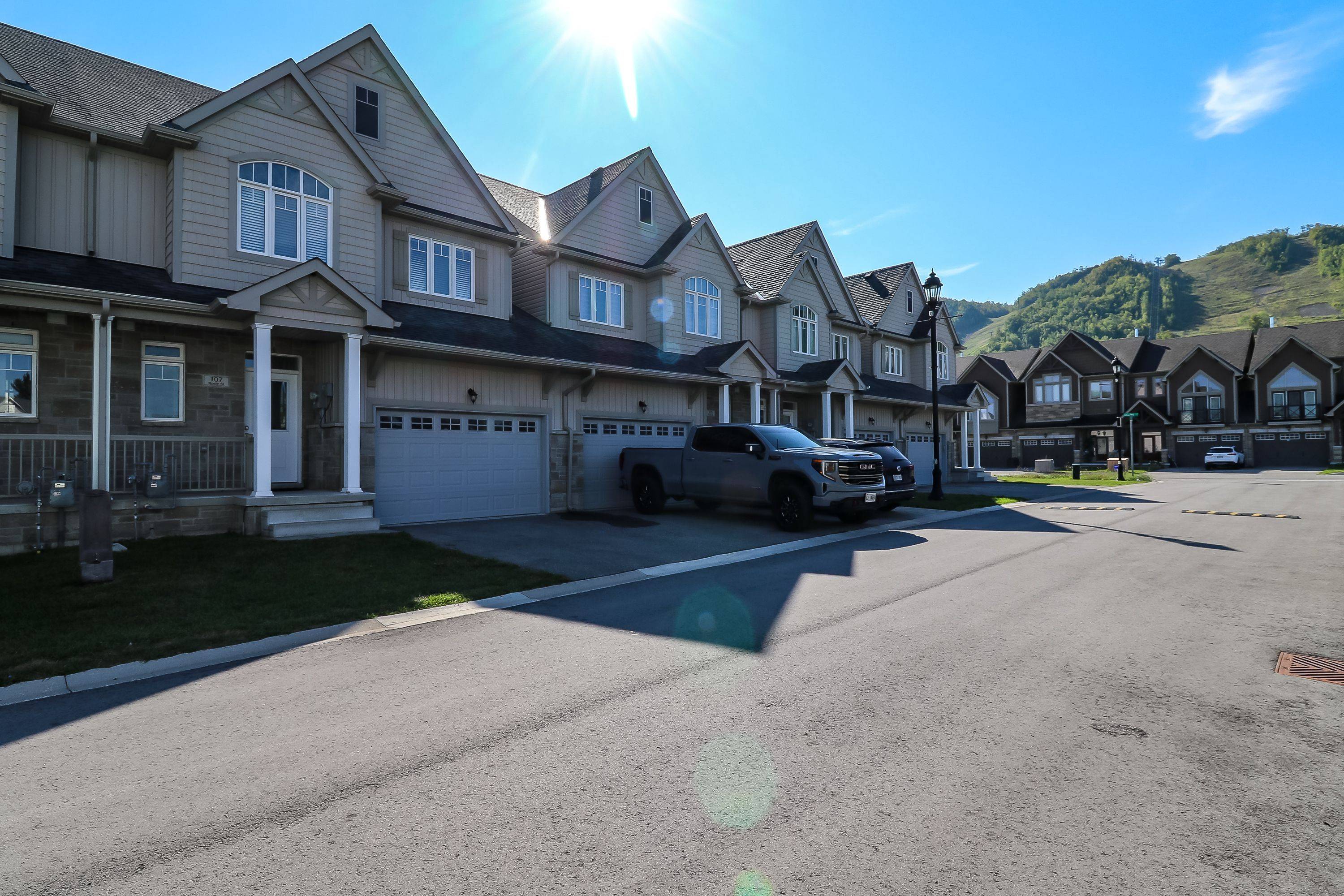Blue Mountains, ON N0H 1J0,107 ROSIE ST