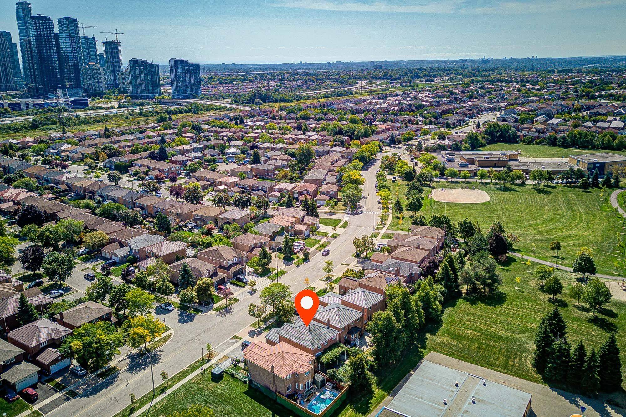 Mississauga, ON L5R 1S3,257 Huntington Ridge DR