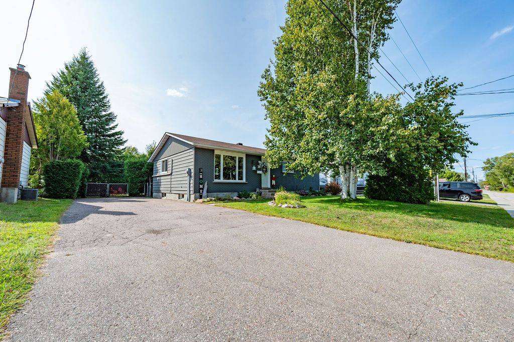 Petawawa, ON K8H 1R8,39 Mary ST