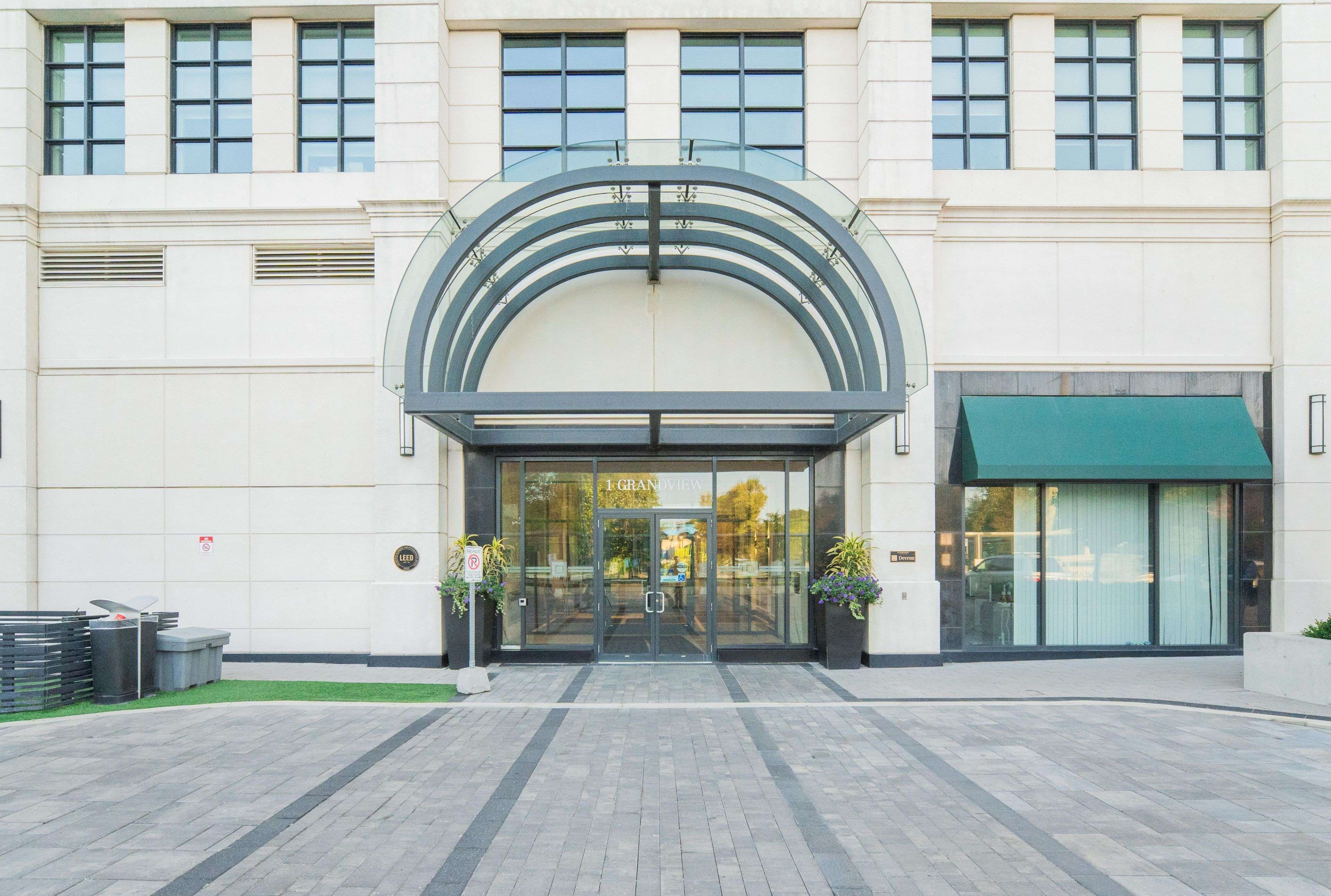 Markham, ON L3T 0G7,1 Grandview AVE #2105