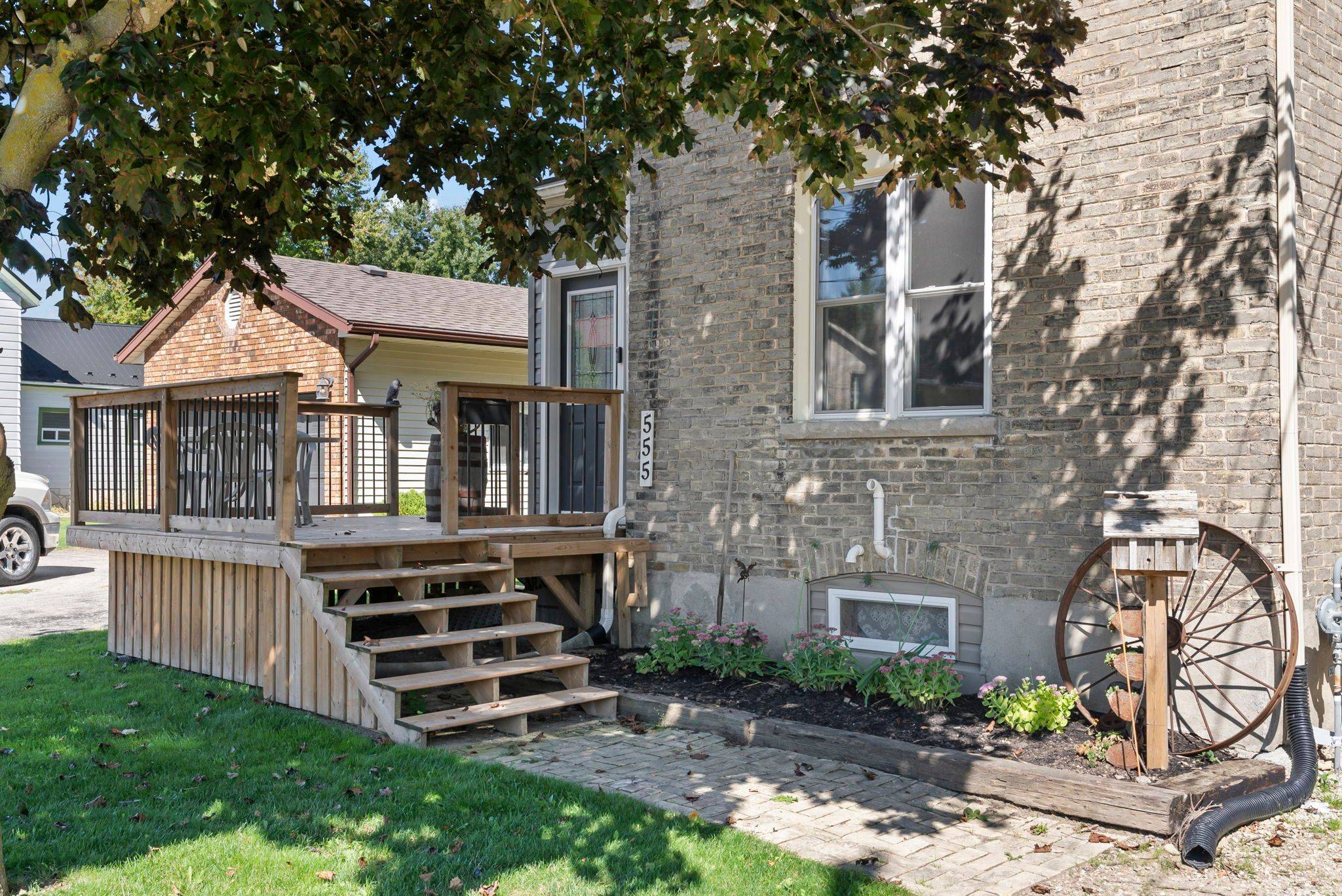 Minto, ON N0G 2P0,555 RAGLAN ST