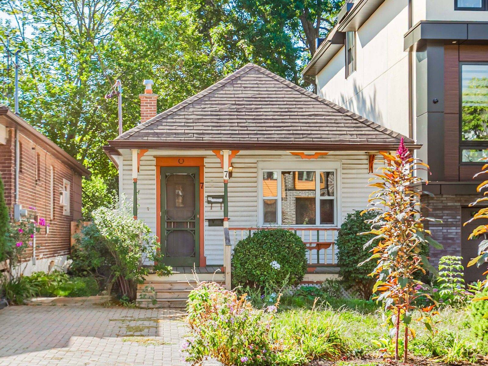 Toronto E03, ON M4C 2P8,7 Holborne AVE