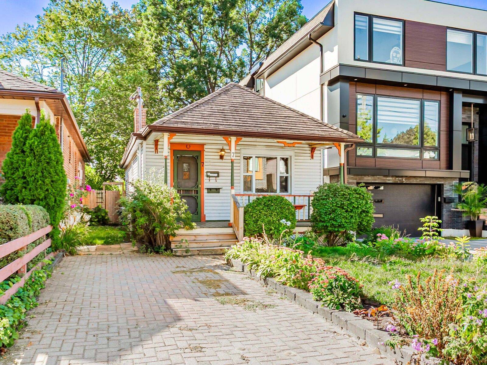 Toronto E03, ON M4C 2P8,7 Holborne AVE