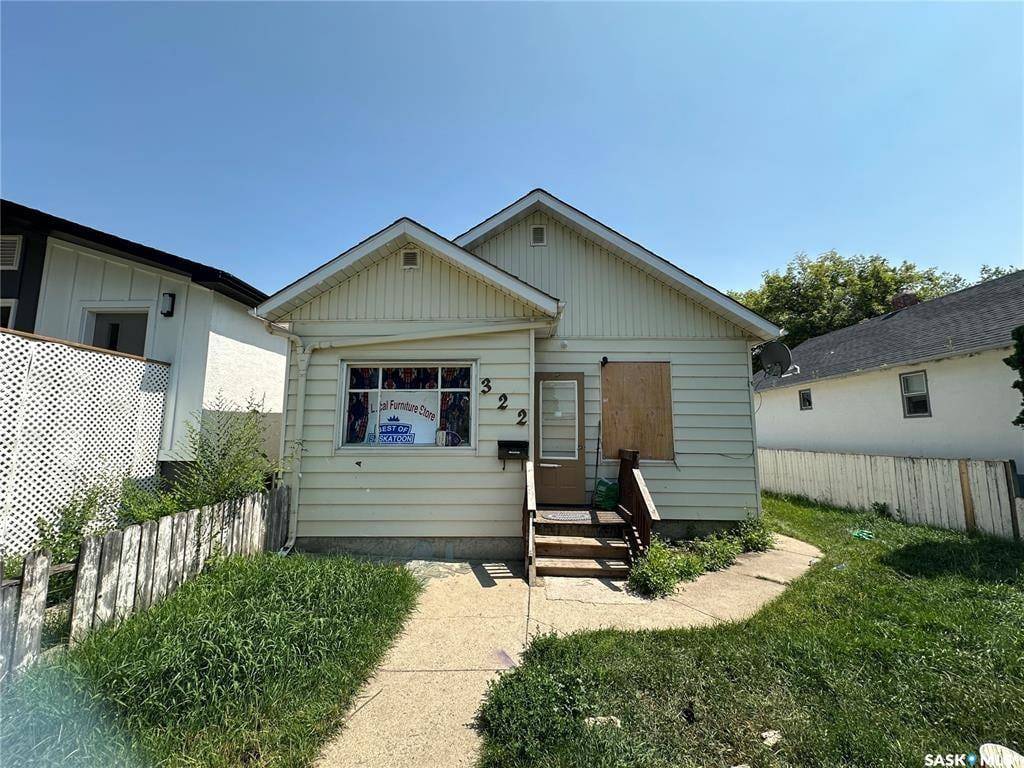 Saskatoon, SK S7M 1W3,322 H AVENUE S