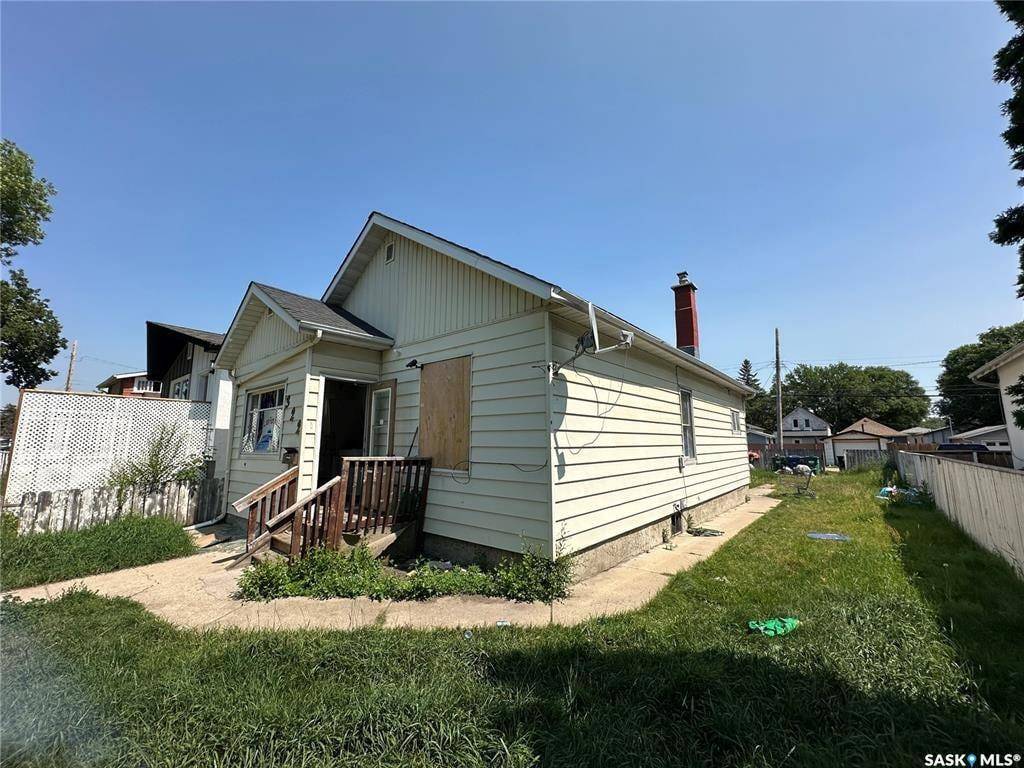 Saskatoon, SK S7M 1W3,322 H AVENUE S