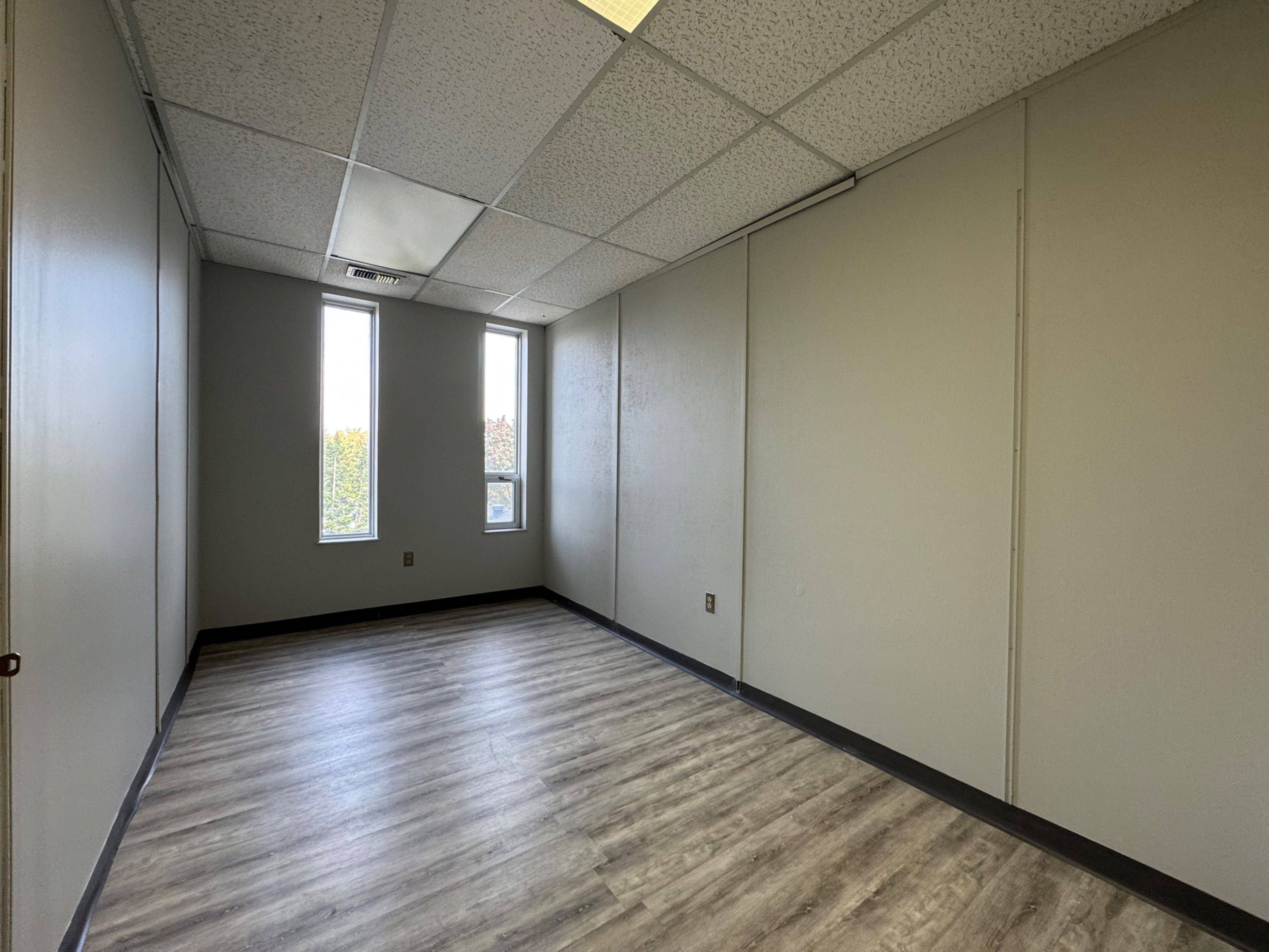 3029 Carling AVE #203/204, Britannia - Lincoln Heights And Area, ON K2B 8E8