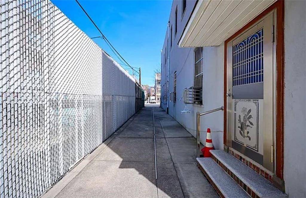 Brooklyn, NY 11228,1516 70th ST