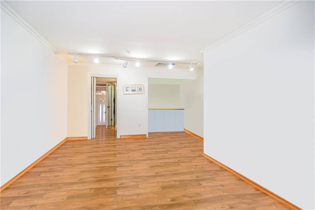 Staten Island, NY 10314,228 Nome AVE