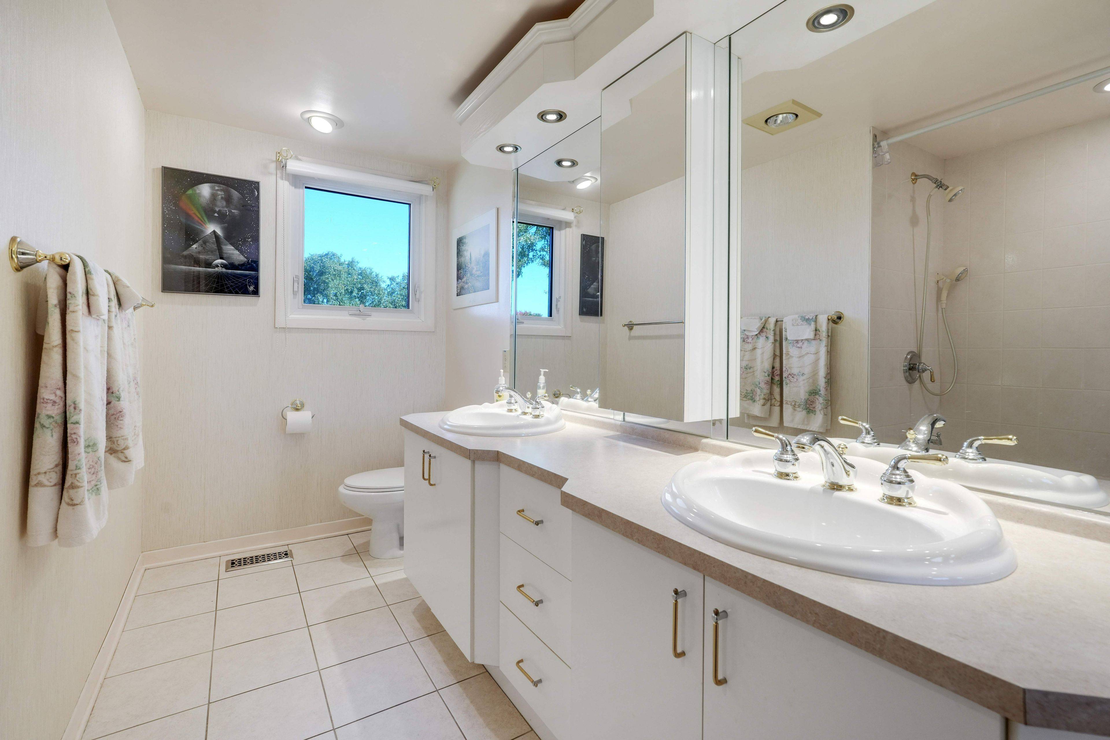 Cityview - Parkwoods Hills - Rideau Shore, ON K2E 6A6,1 Northview RD