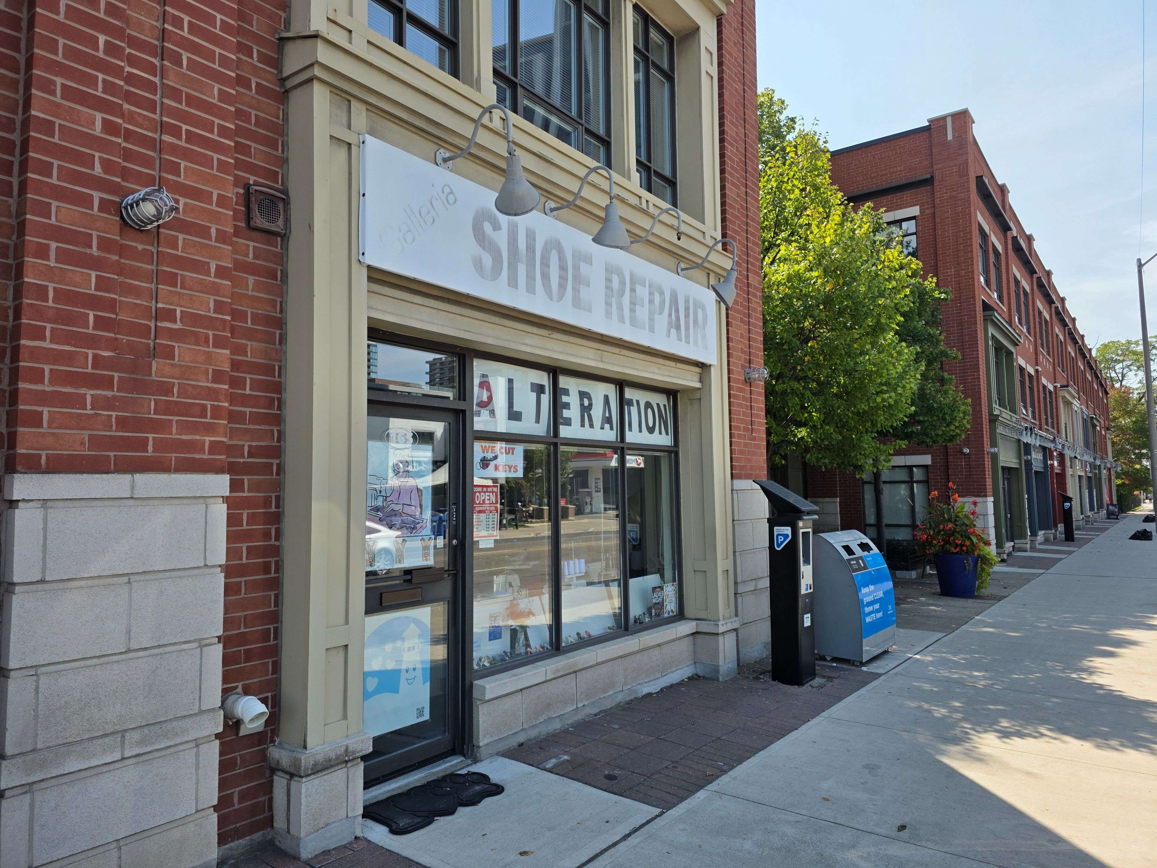 165 Lakeshore RD E, Mississauga, ON L5G 4T9