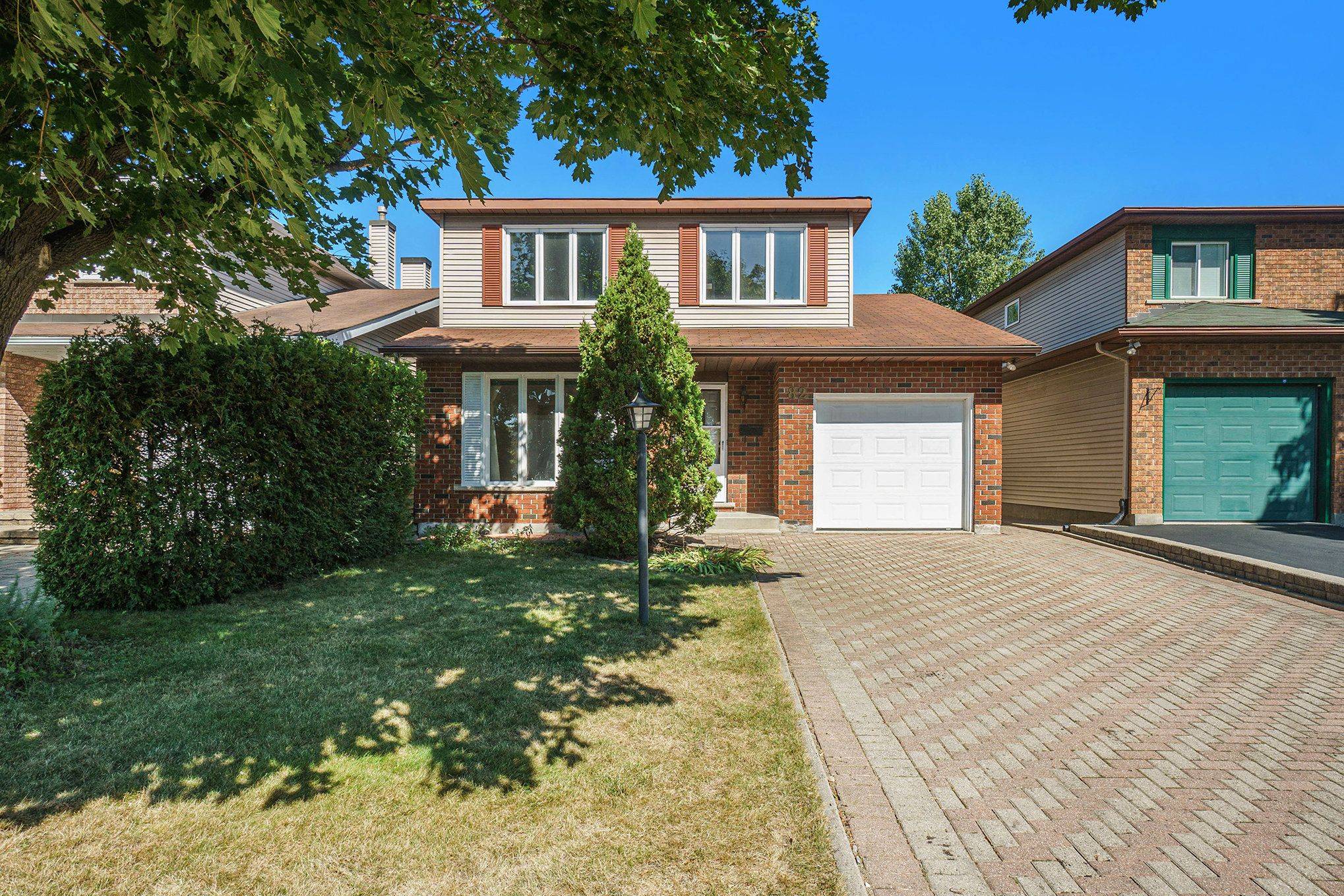 Tanglewood - Grenfell Glen - Pineglen, ON K2G 4L8,82 Nestow DR