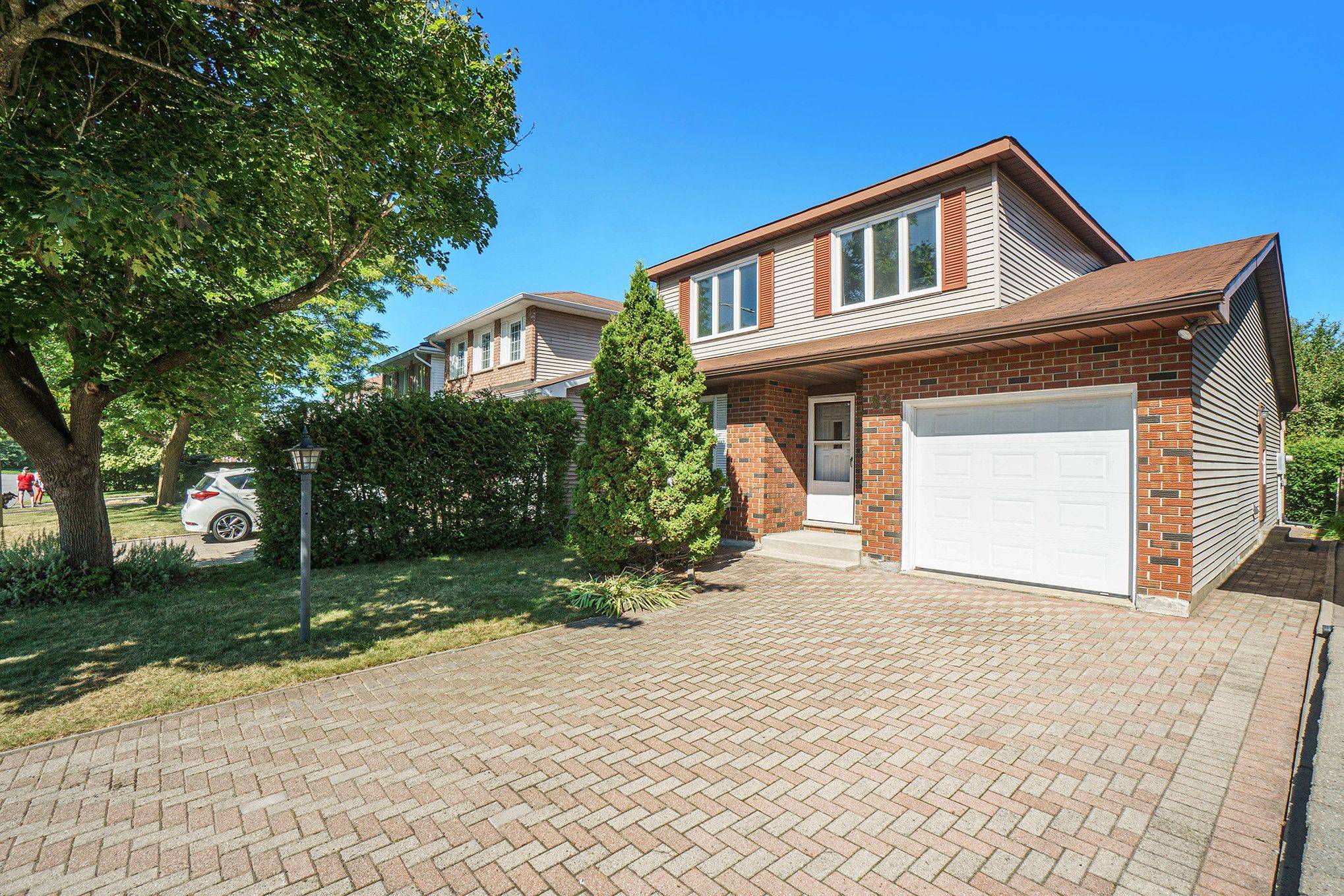 Tanglewood - Grenfell Glen - Pineglen, ON K2G 4L8,82 Nestow DR