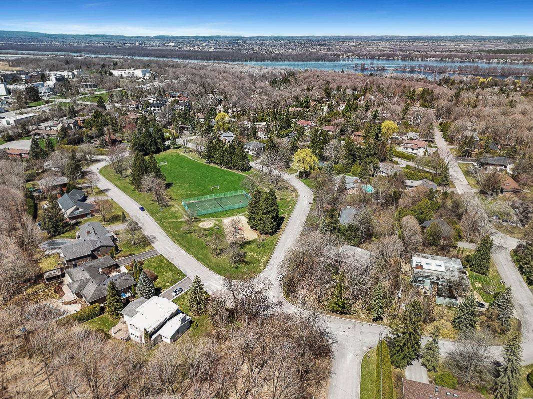 Beacon Hill North - South And Area, ON K1H 7H7,20 Robin CRES