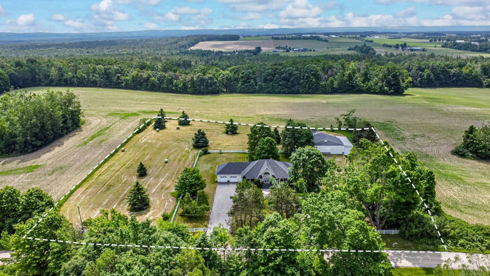 Springwater, ON L0L 2K0,1331 Flos Road 3 N/A E