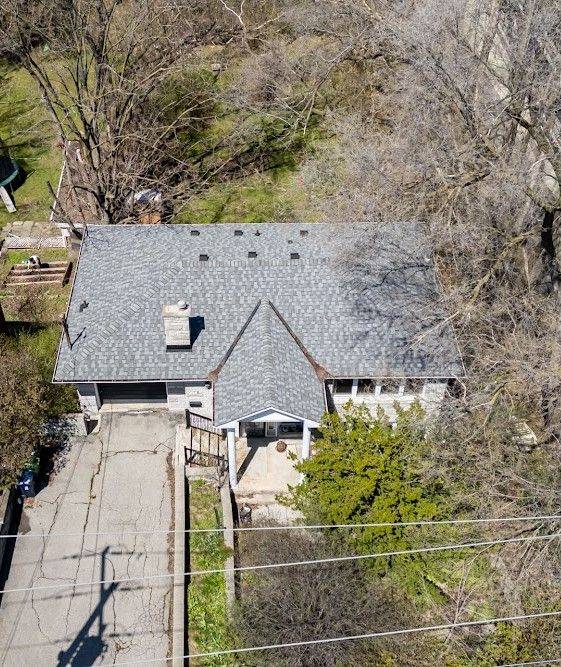 Toronto W04, ON M6L 1L1,20 Gracefield AVE