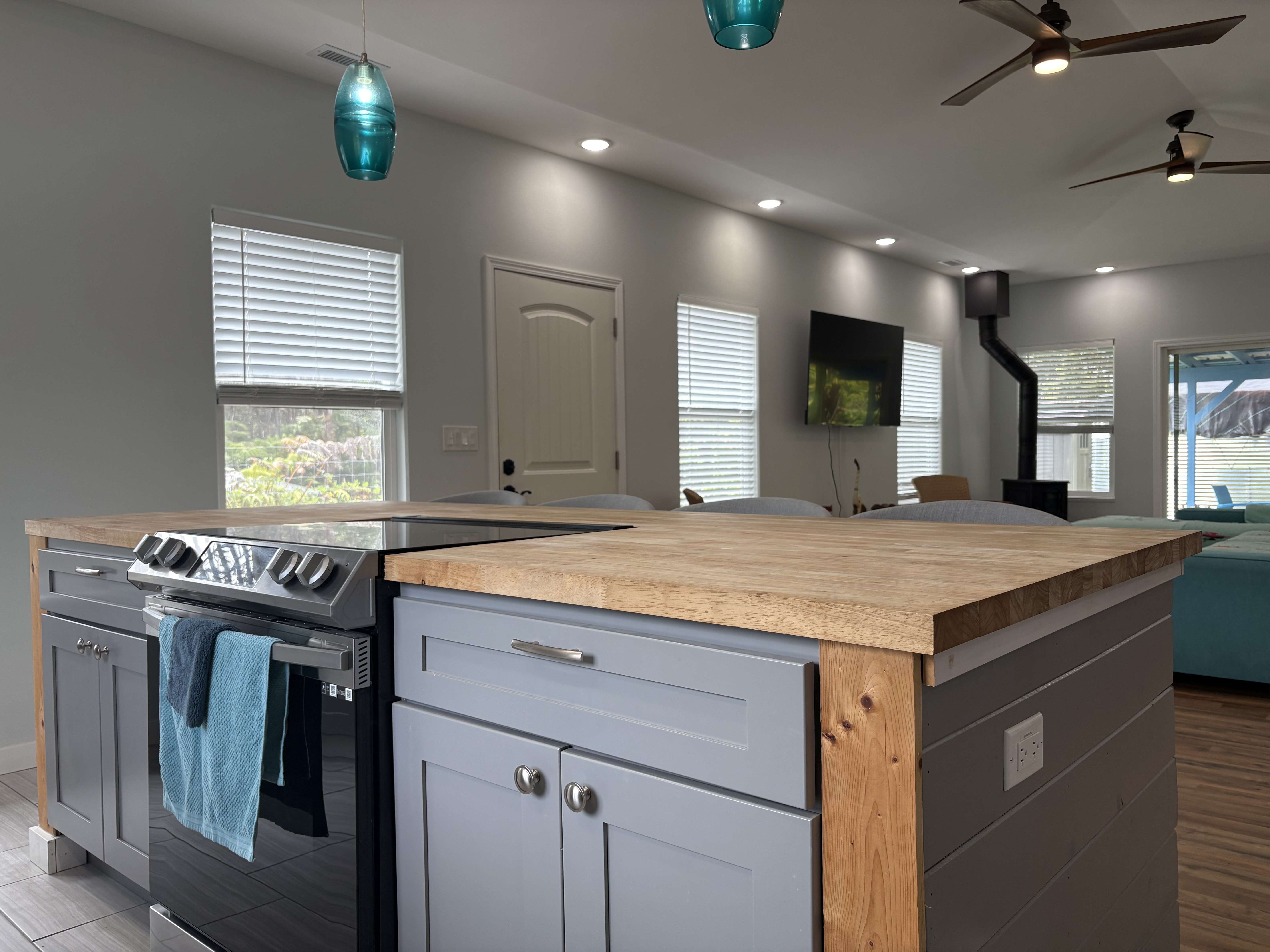 Volcano, HI 96785,11-3927 LIONA ST