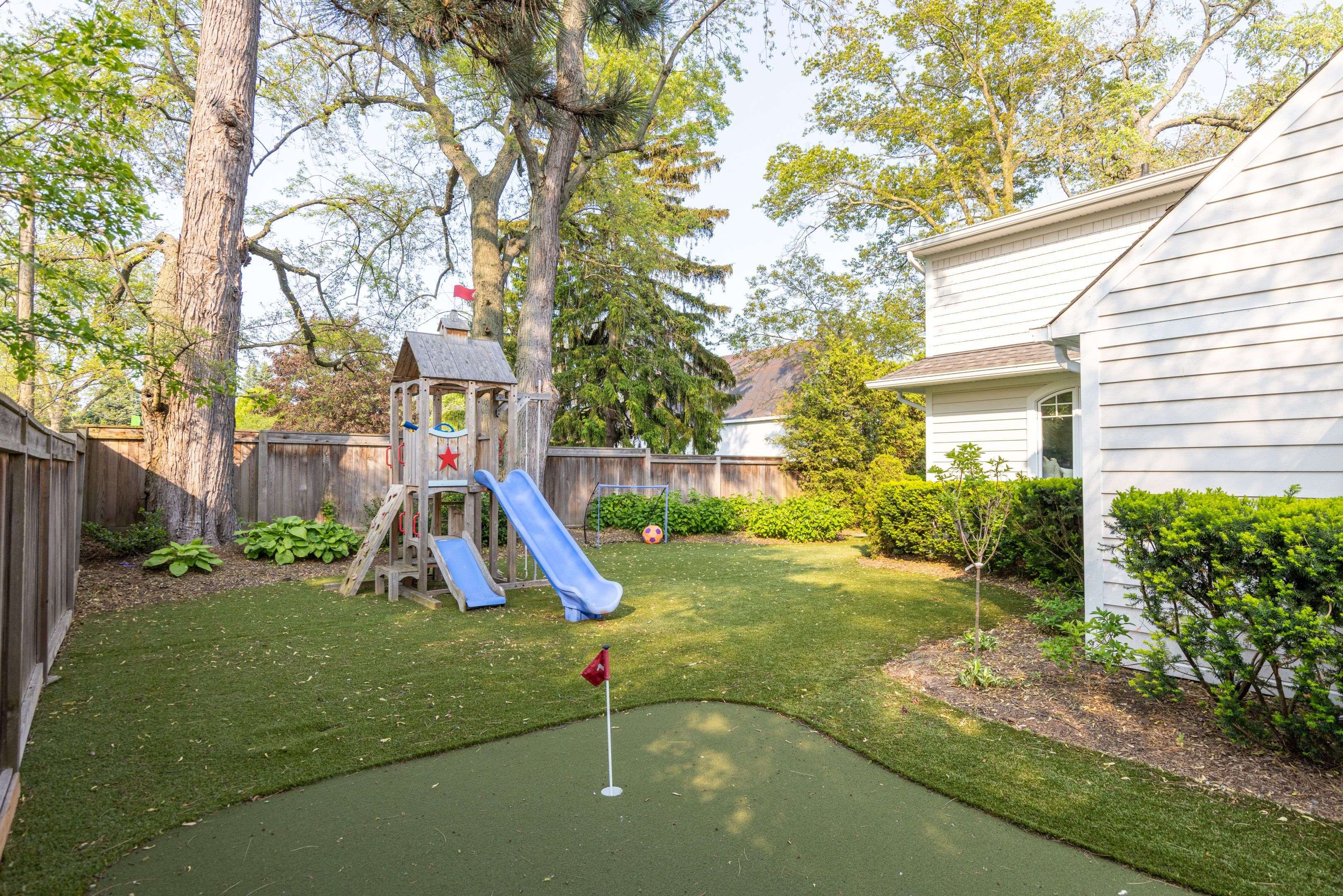 Oakville, ON L6J 4G8,161 Dianne AVE