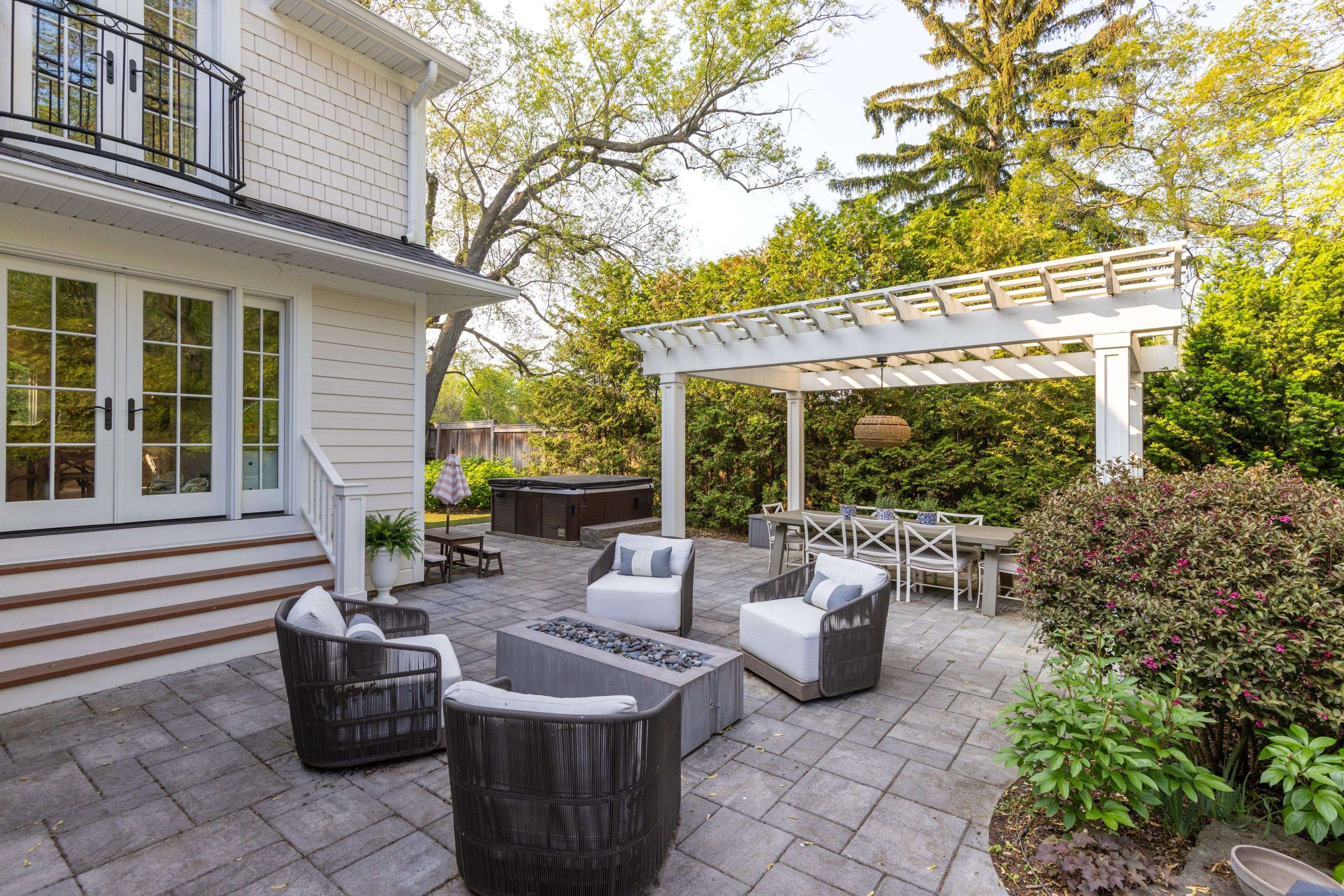 Oakville, ON L6J 4G8,161 Dianne AVE