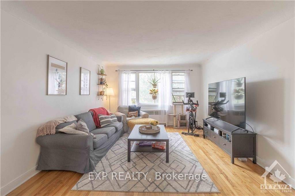 Carlington - Central Park, ON K1Z 5Y3,873 Kirkwood AVE