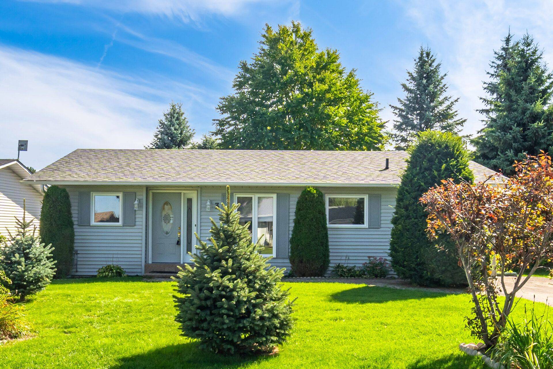 New Tecumseth, ON L0G 1W0,3 Hickory CT