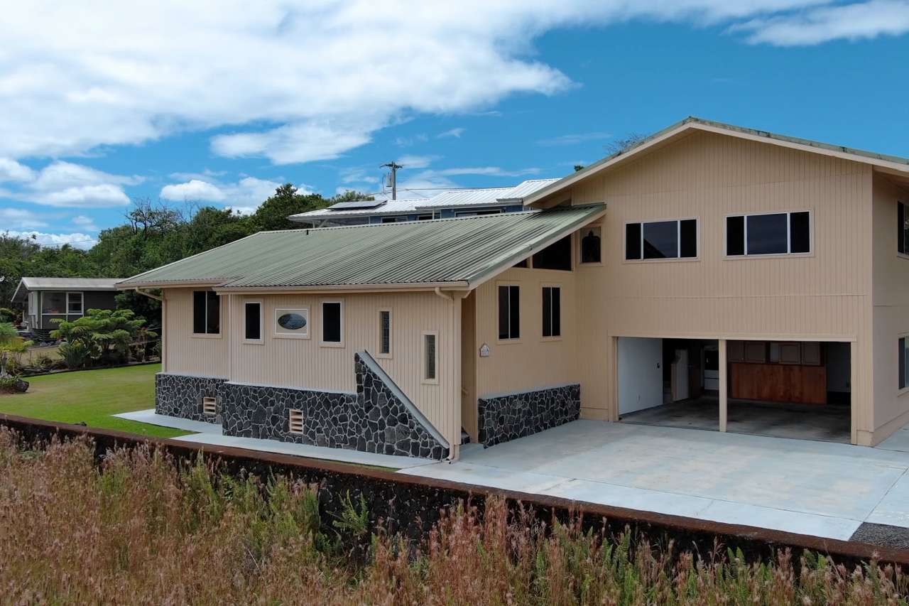 Hilo, HI 96720,883 HELE MAUNA ST