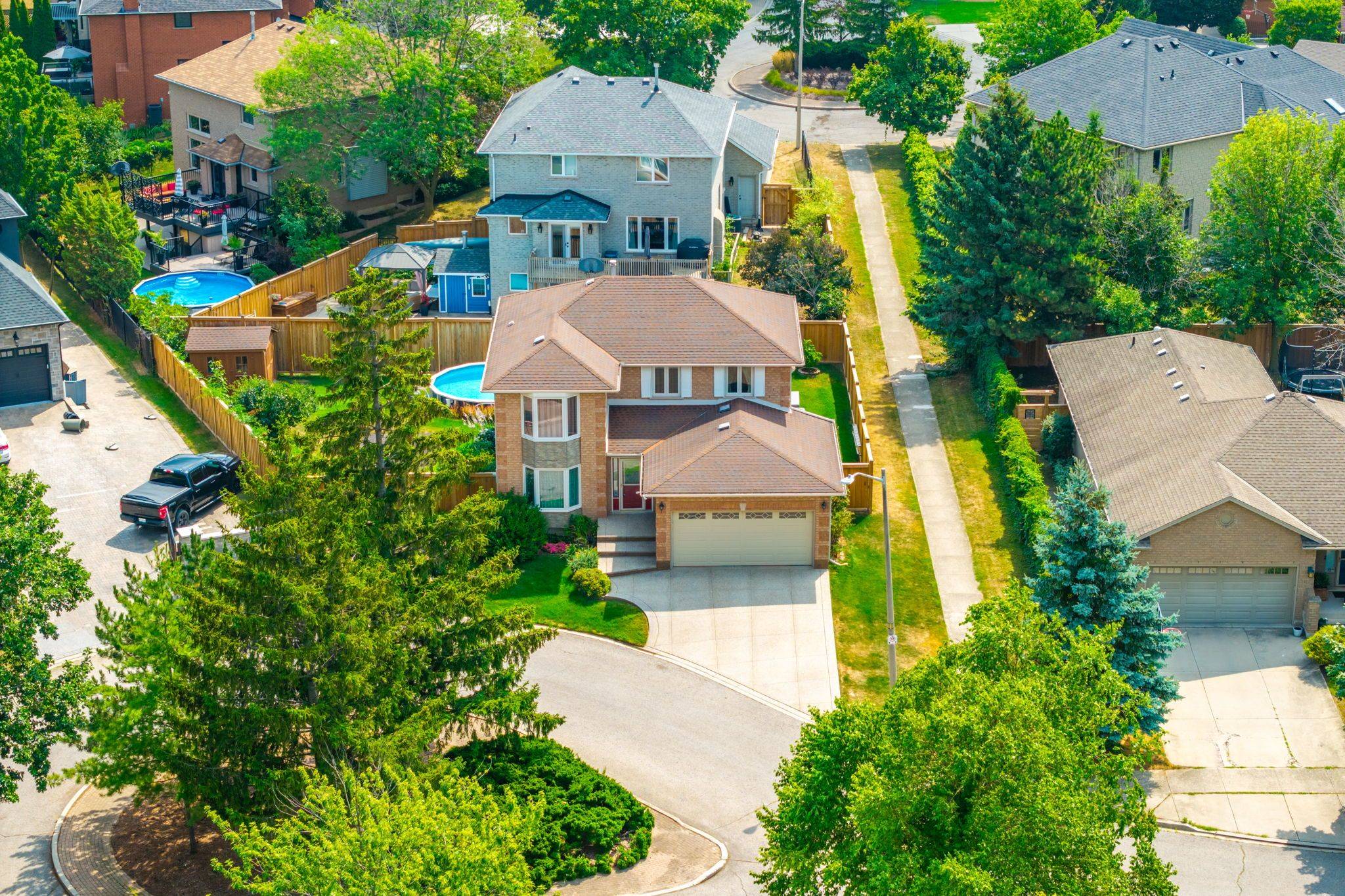 Hamilton, ON L8E 5E7,10 Shadowdale DR