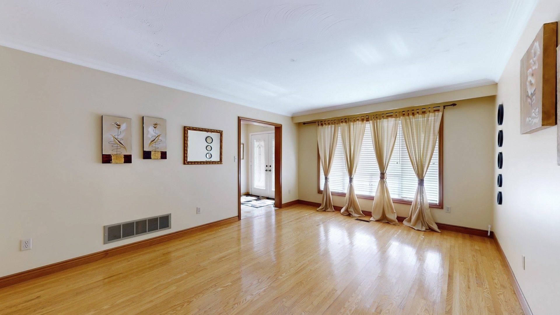 Mississauga, ON L5B 1K7,71 Fairview RD W