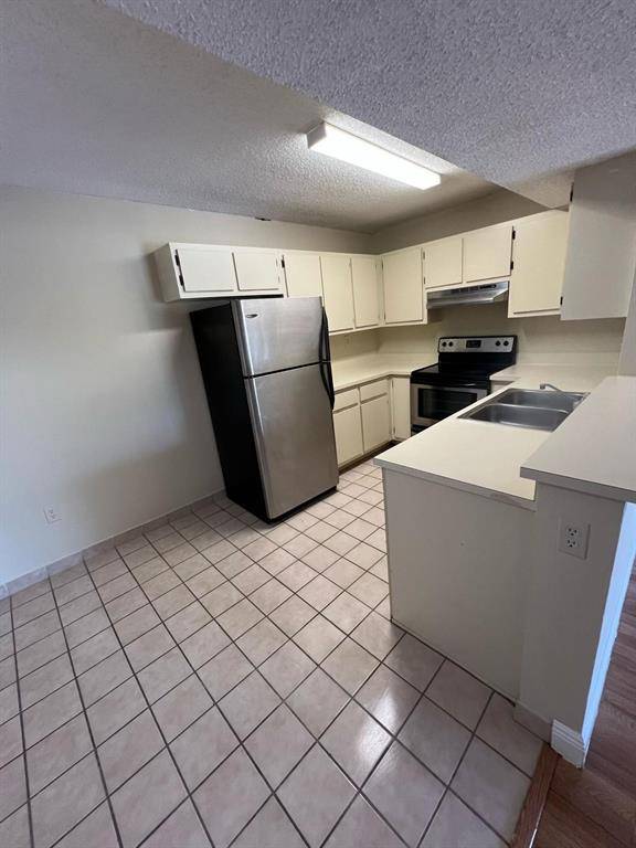 Hollywood, FL 33025,Address not disclosed