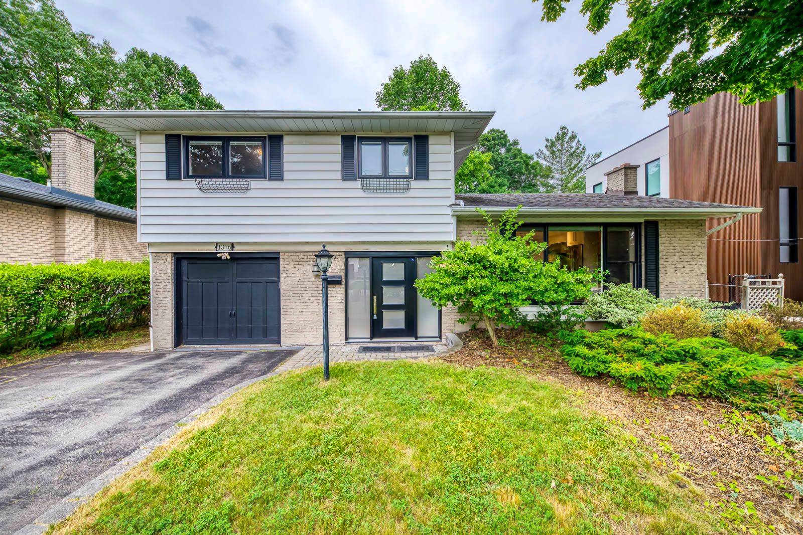 Oakville, ON L6H 2G3,1376 Forest Glade RD