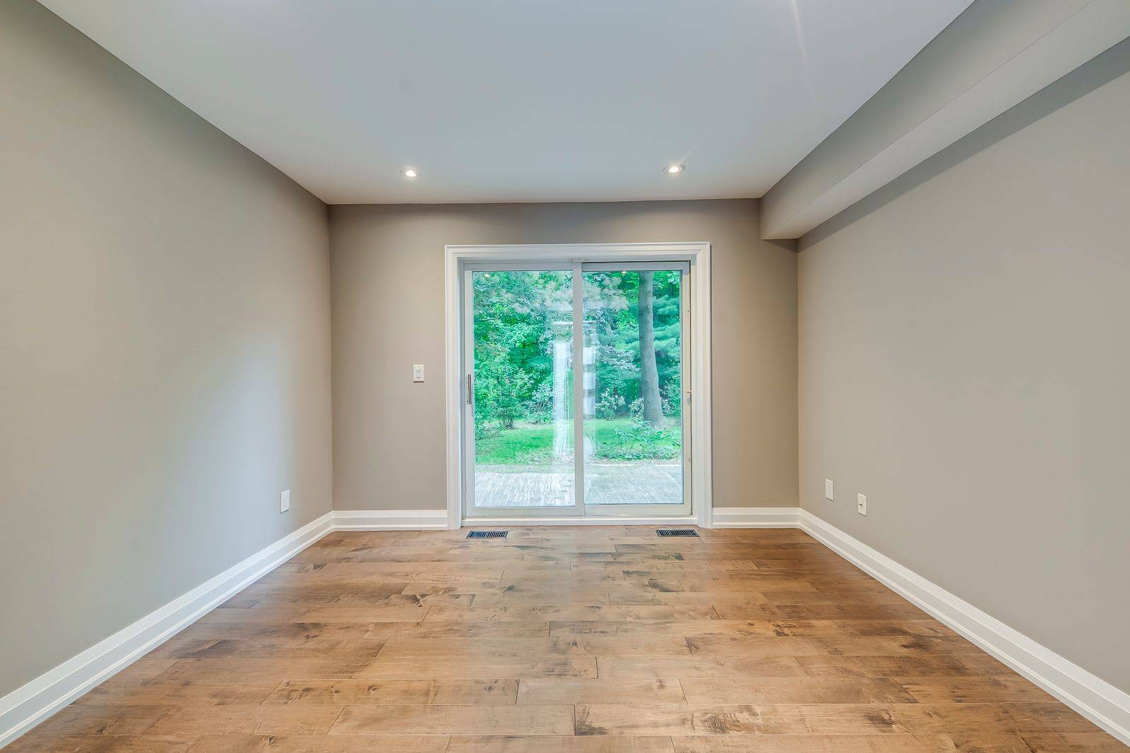 Oakville, ON L6H 2G3,1376 Forest Glade RD