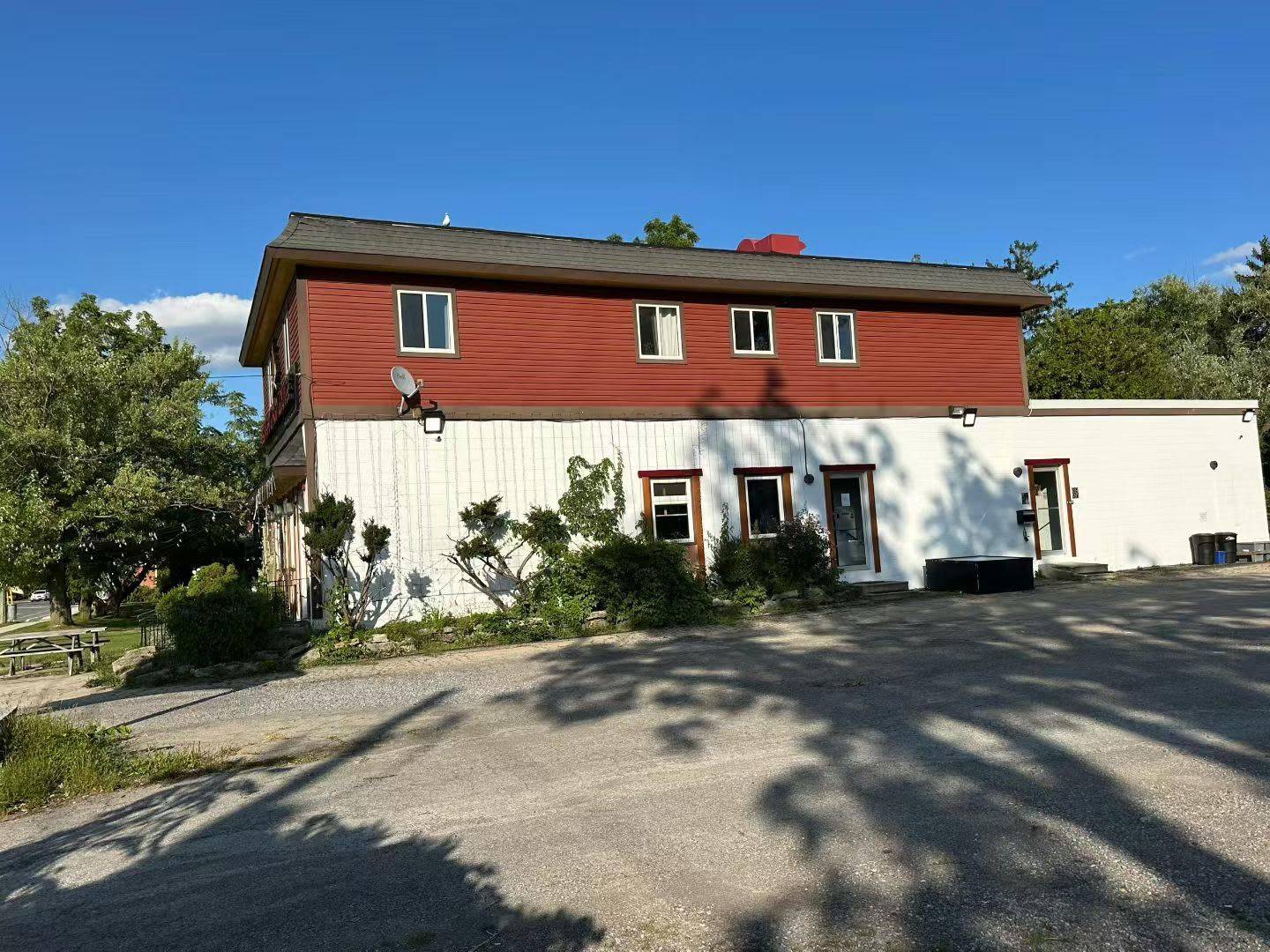 Niagara Falls, ON L2G 6B2,3786 Main ST