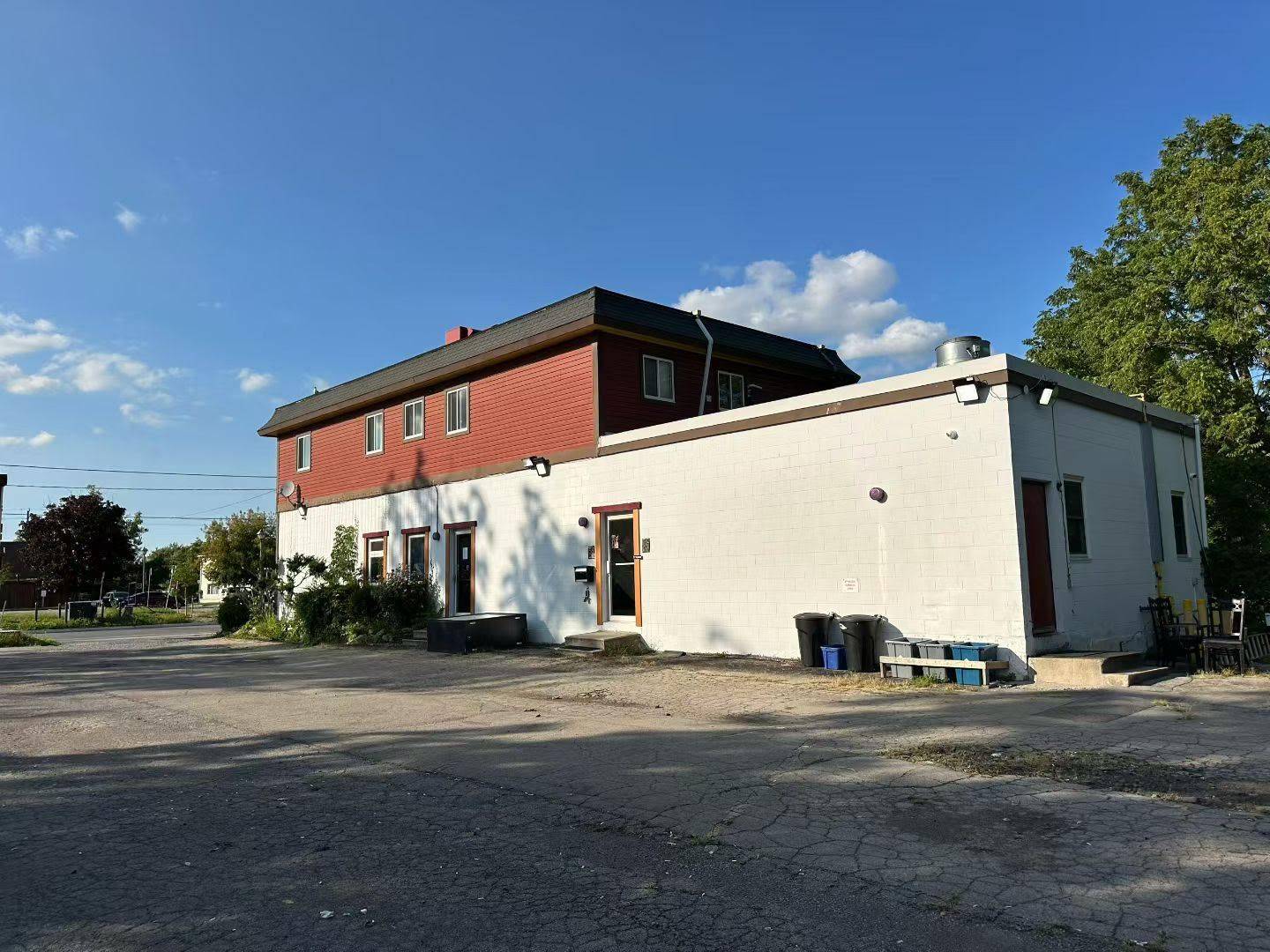 Niagara Falls, ON L2G 6B2,3786 Main ST