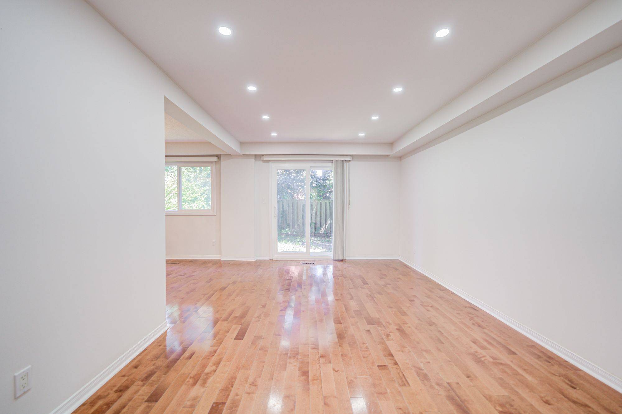 Mississauga, ON L5M 2N3,319 Hillside DR