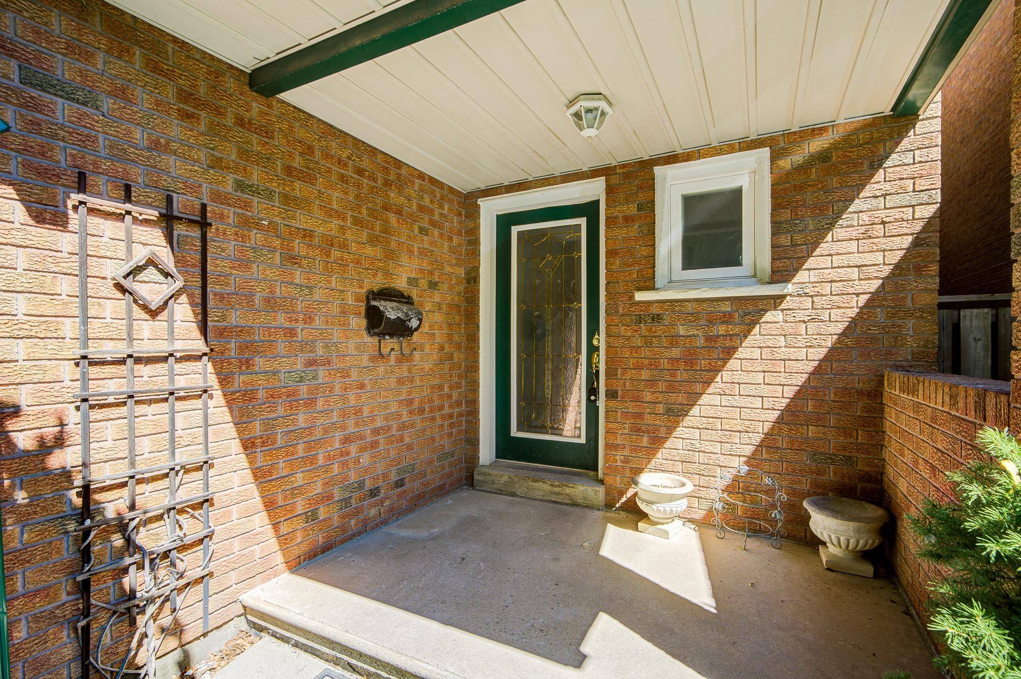 Mississauga, ON L5M 2N3,319 Hillside DR