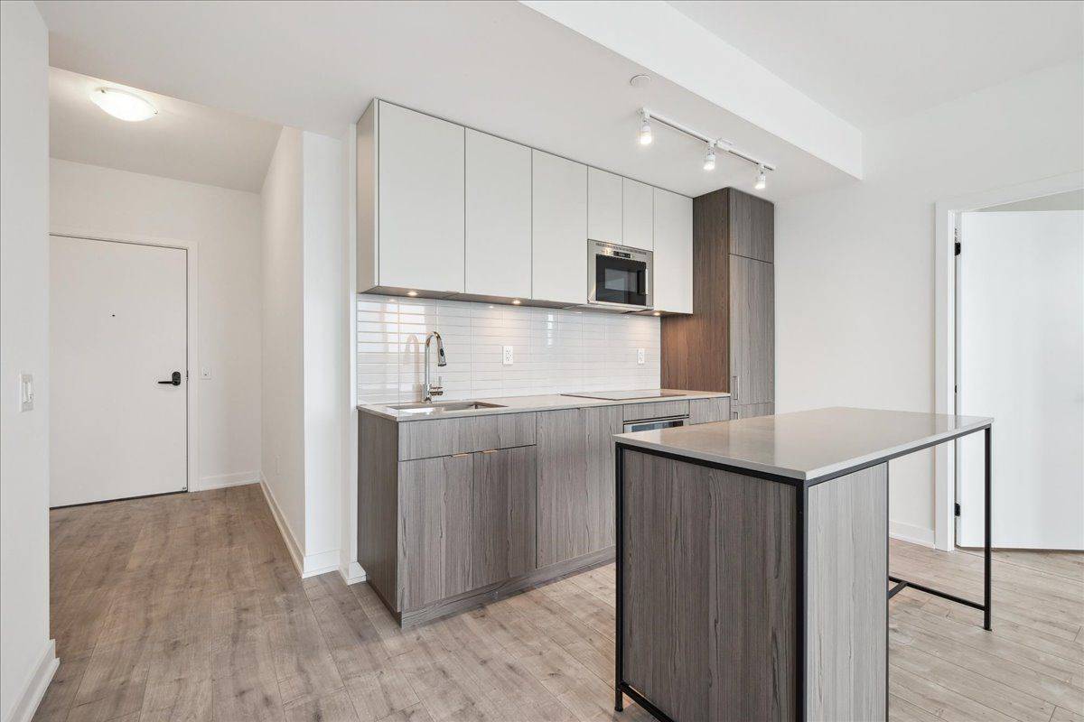 Mississauga, ON L5H 0A9,220 MISSINNIHE WAY #1001